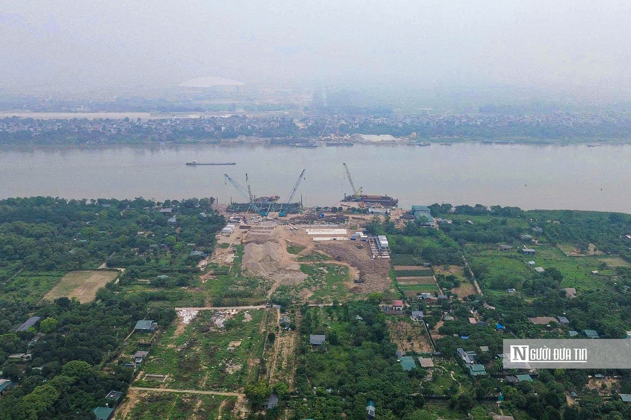 Hà Nội: Người dân thu dọn đồ đạc, trả mặt bằng để xây cầu Tứ Liên - Ảnh 1.