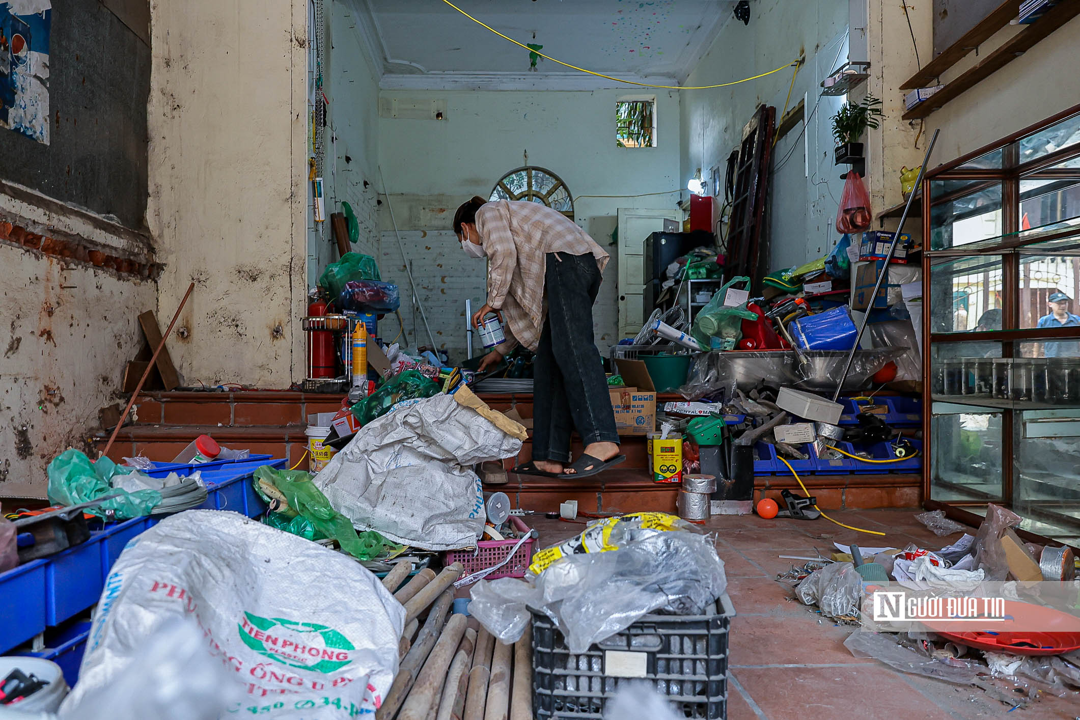 Hà Nội: Người dân thu dọn đồ đạc, trả mặt bằng để xây cầu Tứ Liên - Ảnh 10.