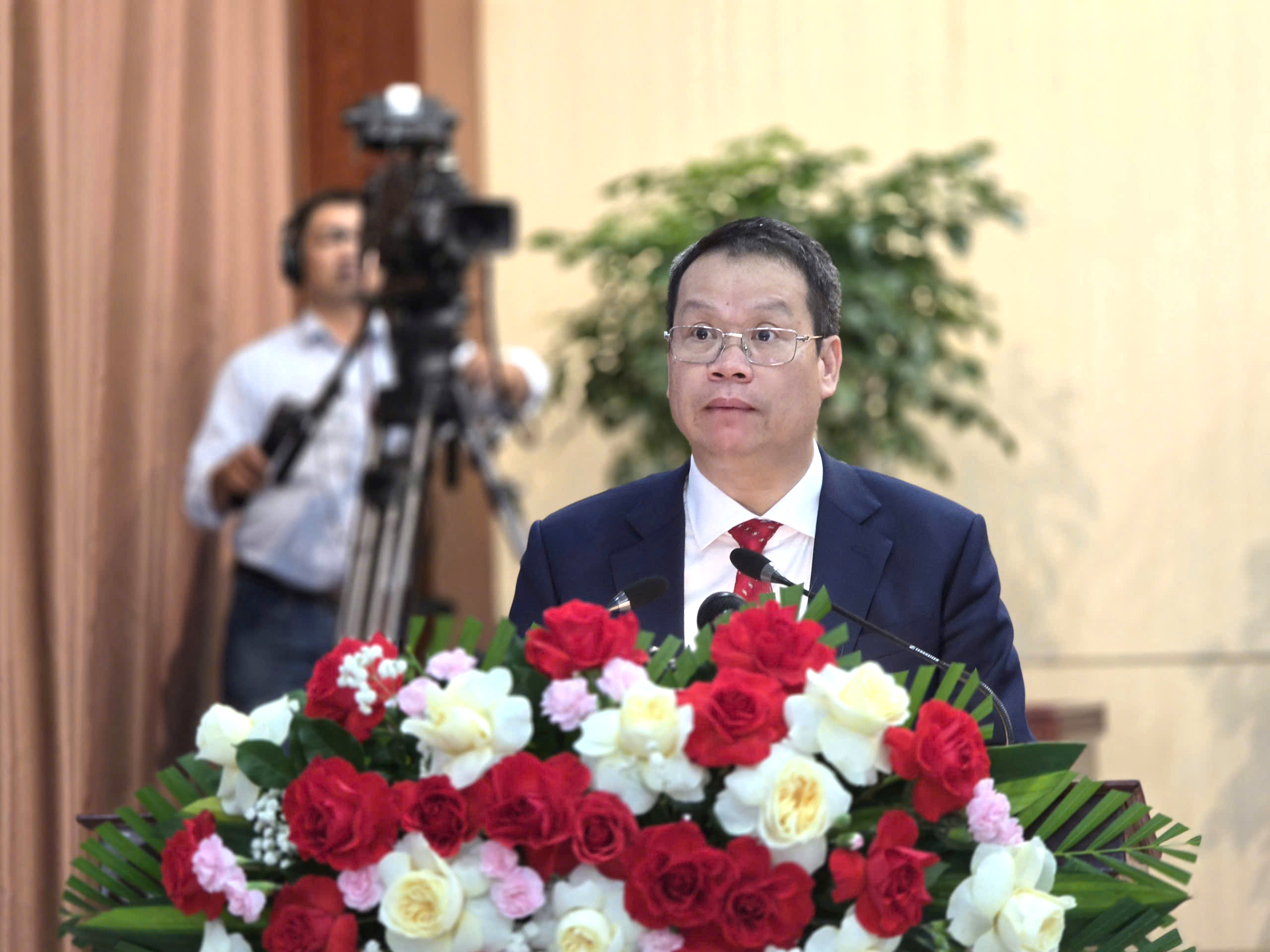 Tân Chủ tịch Đà Nẵng: Gỡ nghẽn đất đai, đầu tư là việc phải làm ngay- Ảnh 1. Tân Chủ tịch Đà Nẵng: Gỡ nghẽn đất đai, đầu tư là việc phải làm ngay- Ảnh 1.