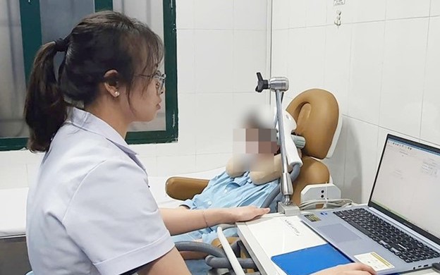 Người Phụ Nữ Chiến Thắng Ảo Thanh Sau 5 Năm Nhờ Kỹ Thuật Kích Thích Từ Xuyên Sọ