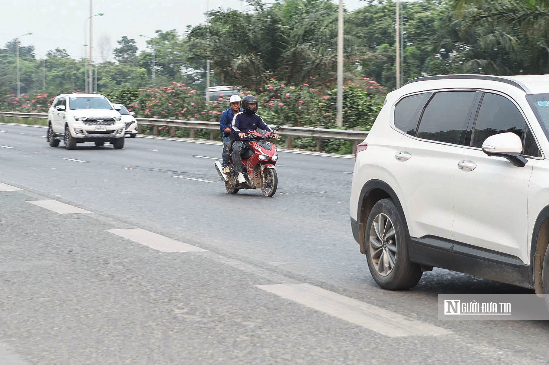 H&agrave; Nội: Loạt xe m&aacute;y bị xử l&yacute; khi đi v&agrave;o cao tốc Đại lộ Thăng Long- Ảnh 1.
