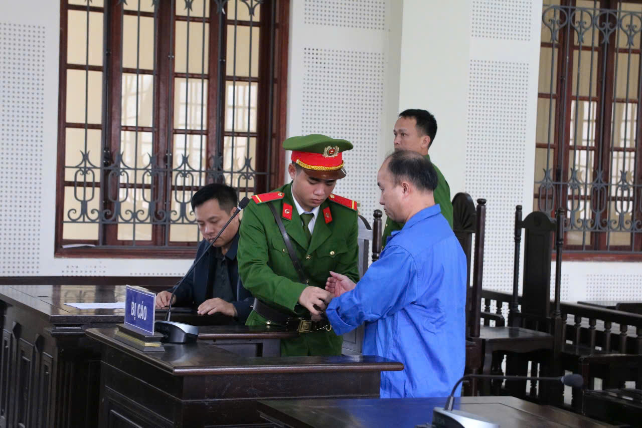 Sự cô độc của ông bố 7 đứa con ngày hầu toà và độc chiêu giấu ma túy trong nội y- Ảnh 2.