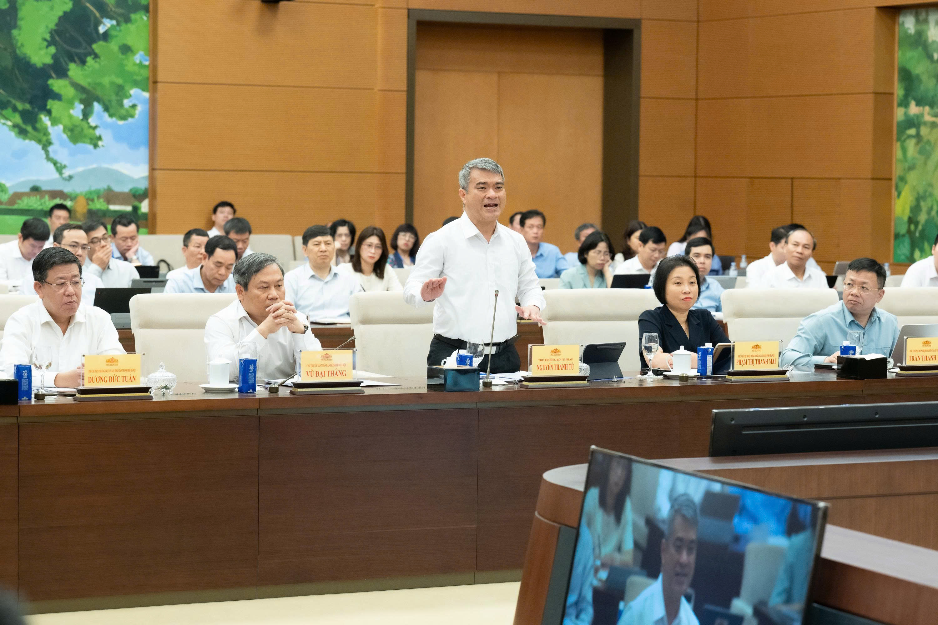 Sửa Luật Thủ đô: Rà soát kỹ các quy định tăng thẩm quyền của Chủ tịch UBND các cấp - Ảnh 1.