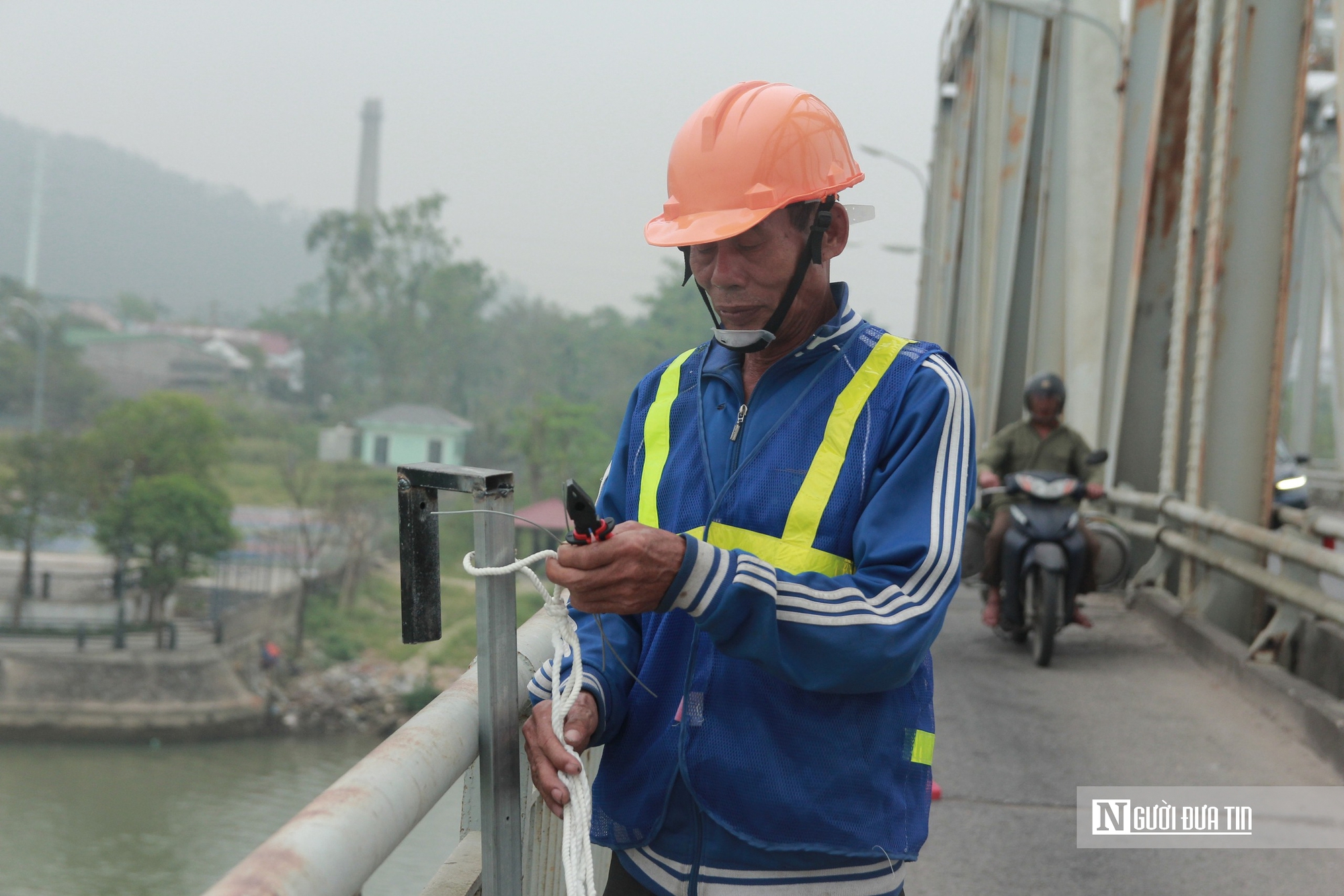 Triển khai xây dựng, lắp đặt lưới an toàn trên cầu Bến Thủy 1- Ảnh 5. Triển khai xây dựng, lắp đặt lưới an toàn trên cầu Bến Thủy 1- Ảnh 5.