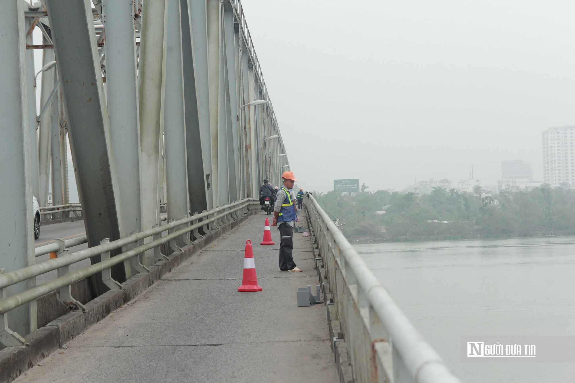 Triển khai xây dựng, lắp đặt lưới an toàn trên cầu Bến Thủy 1- Ảnh 8. Triển khai xây dựng, lắp đặt lưới an toàn trên cầu Bến Thủy 1- Ảnh 8.