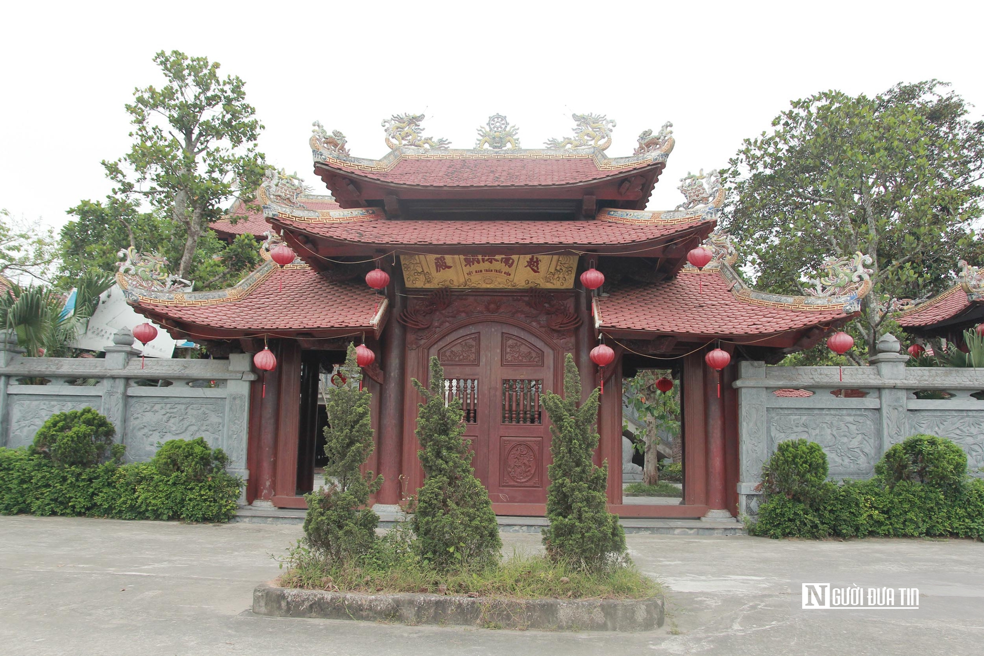 Mục sở thị những pho tượng d&aacute;t v&agrave;ng tại ng&ocirc;i đền giữa l&agrave;ng qu&ecirc; H&agrave; Tĩnh- Ảnh 2.