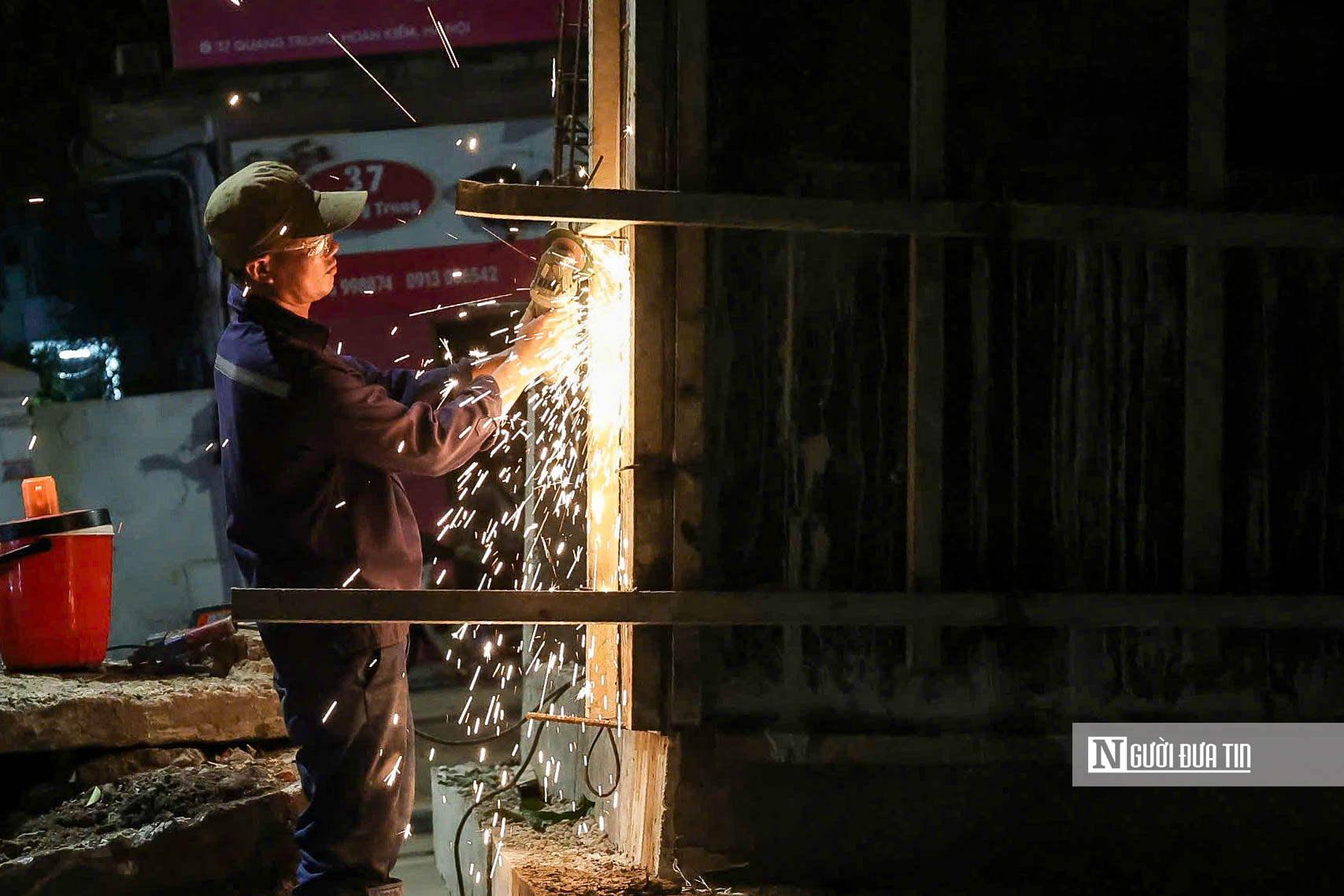 Cận cảnh thi c&ocirc;ng xuy&ecirc;n đ&ecirc;m c&ocirc;ng tr&igrave;nh chống ngập ở H&agrave; Nội- Ảnh 4.