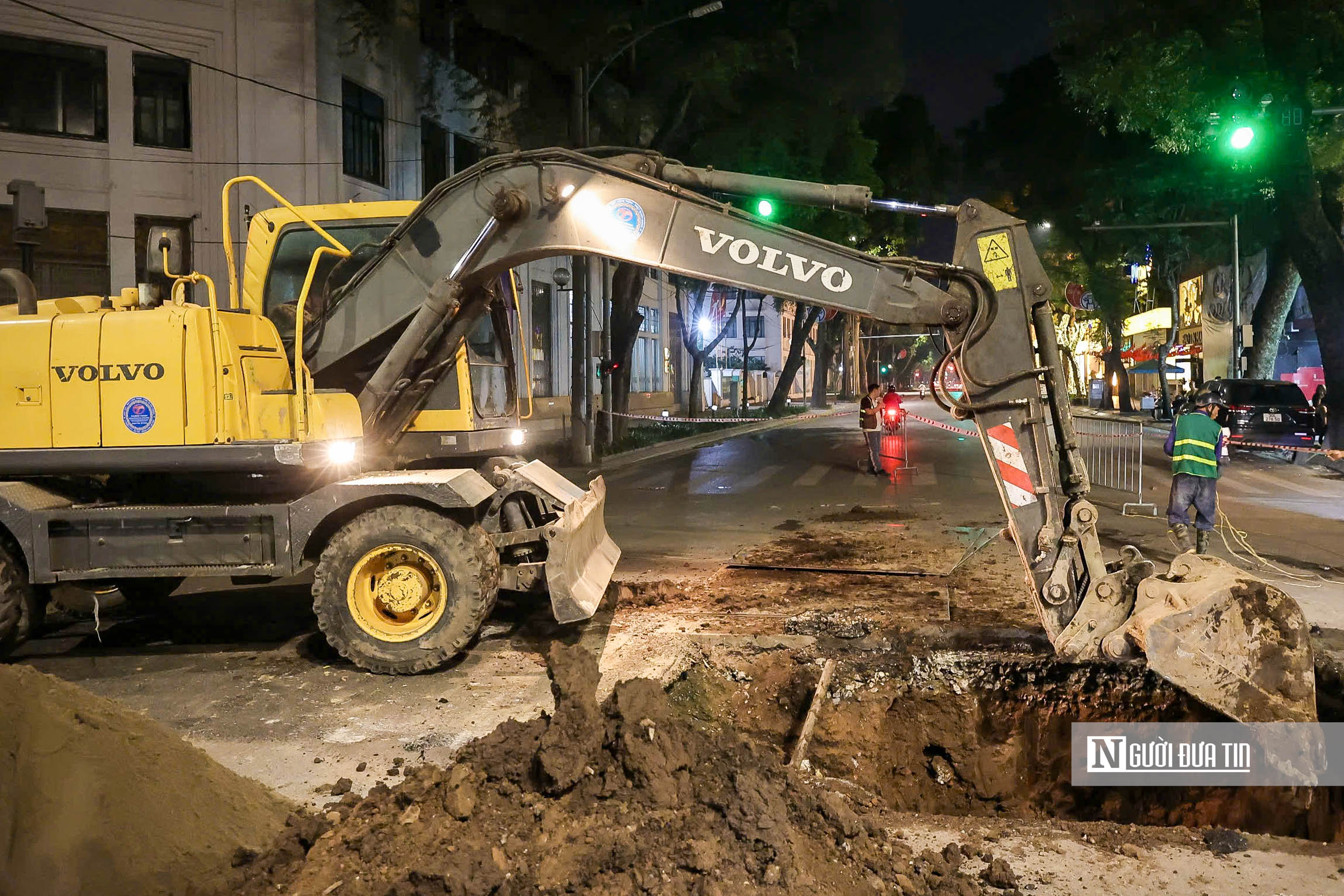 Cận cảnh thi c&ocirc;ng xuy&ecirc;n đ&ecirc;m c&ocirc;ng tr&igrave;nh chống ngập ở H&agrave; Nội- Ảnh 7.