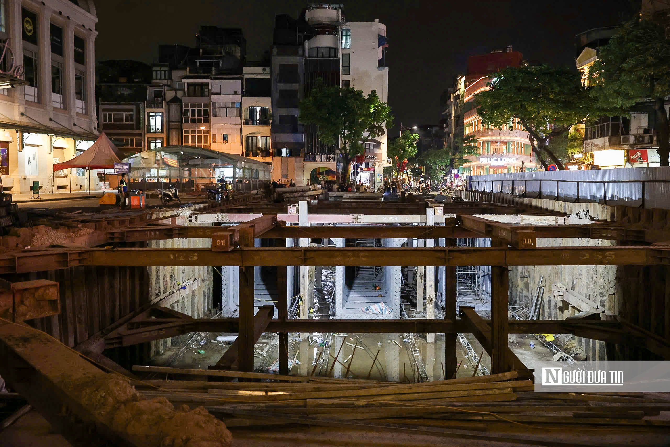 Cận cảnh thi c&ocirc;ng xuy&ecirc;n đ&ecirc;m c&ocirc;ng tr&igrave;nh chống ngập ở H&agrave; Nội- Ảnh 1.