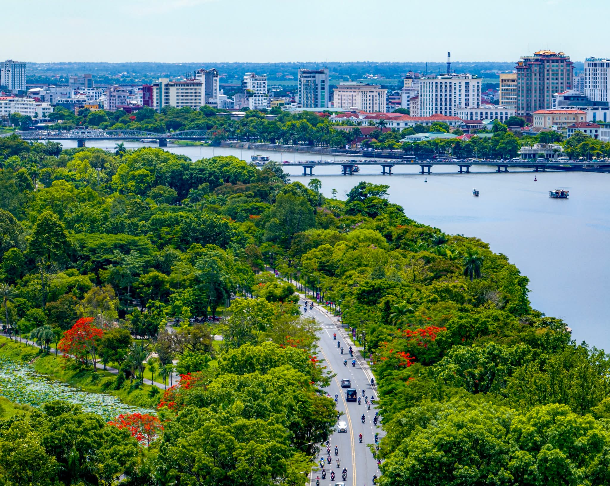 Ngành du lịch Huế cần làm gì để hướng đến mô hình du lịch Net-zero vào năm 2050 ?- Ảnh 1. Ngành du lịch Huế cần làm gì để hướng đến mô hình du lịch Net-zero vào năm 2050 ?- Ảnh 1.