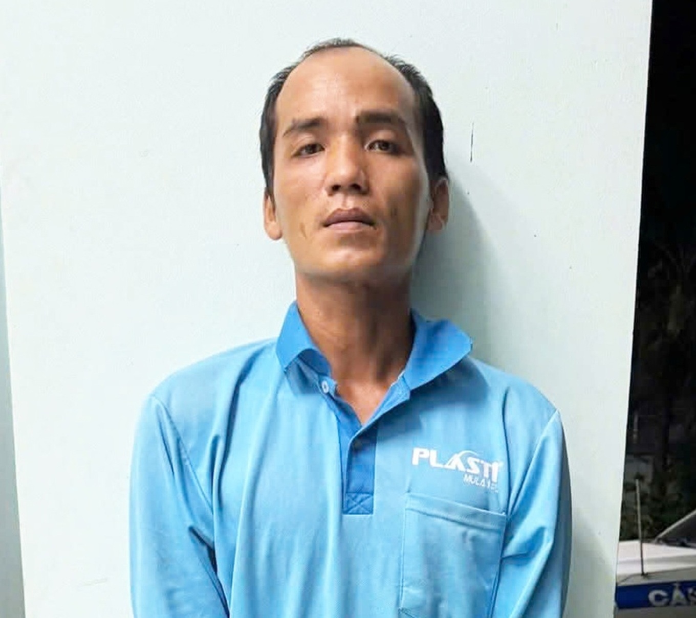 Bắt đối tượng xin đi nhờ xe rồi giở trò đồi bại với bé gái 12 tuổi - Ảnh 1.