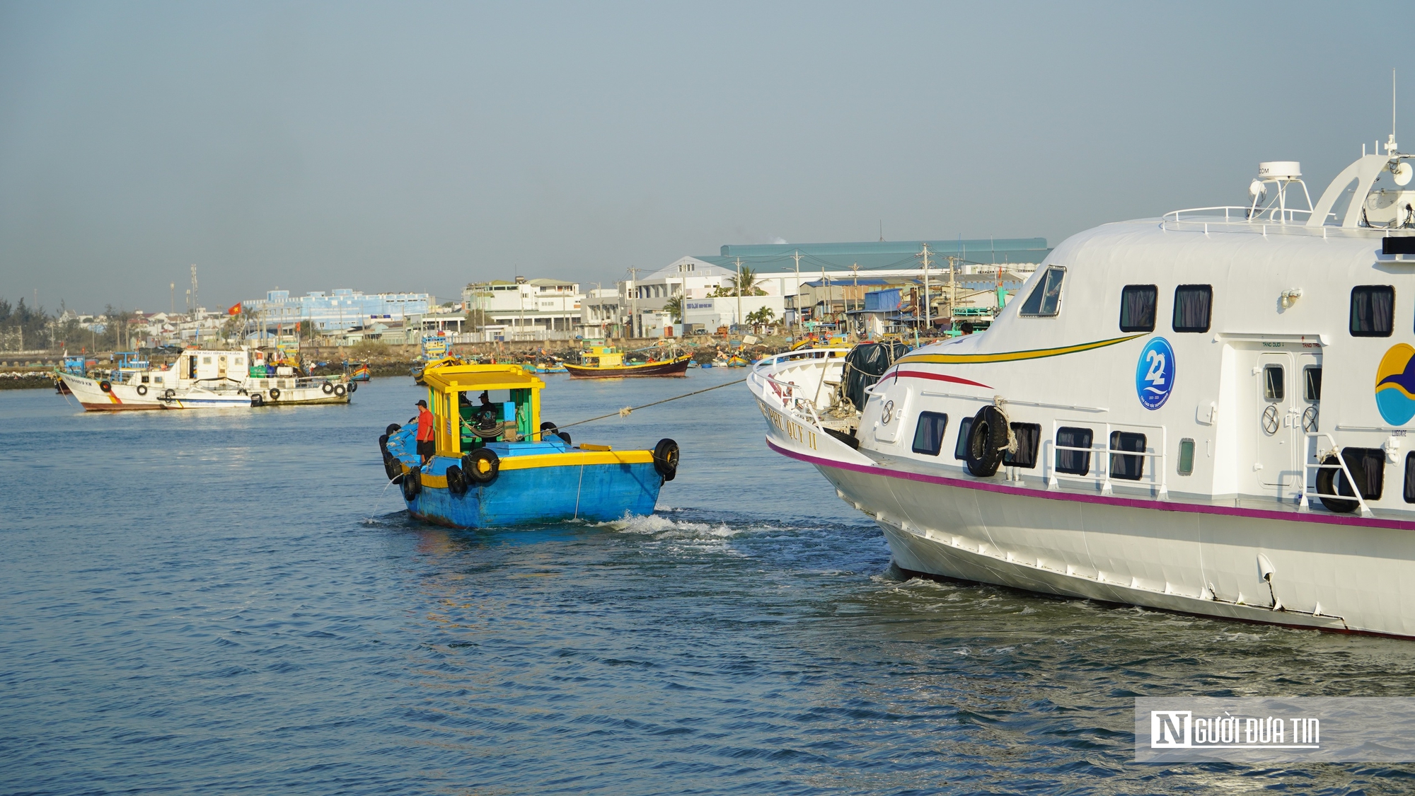 Lâm Đồng: Cửa biển Phan Thiết bồi lấp nghiêm trọng, tàu cao tốc “vật lộn” ra vào cảng- Ảnh 4. Lâm Đồng: Cửa biển Phan Thiết bồi lấp nghiêm trọng, tàu cao tốc “vật lộn” ra vào cảng- Ảnh 4.