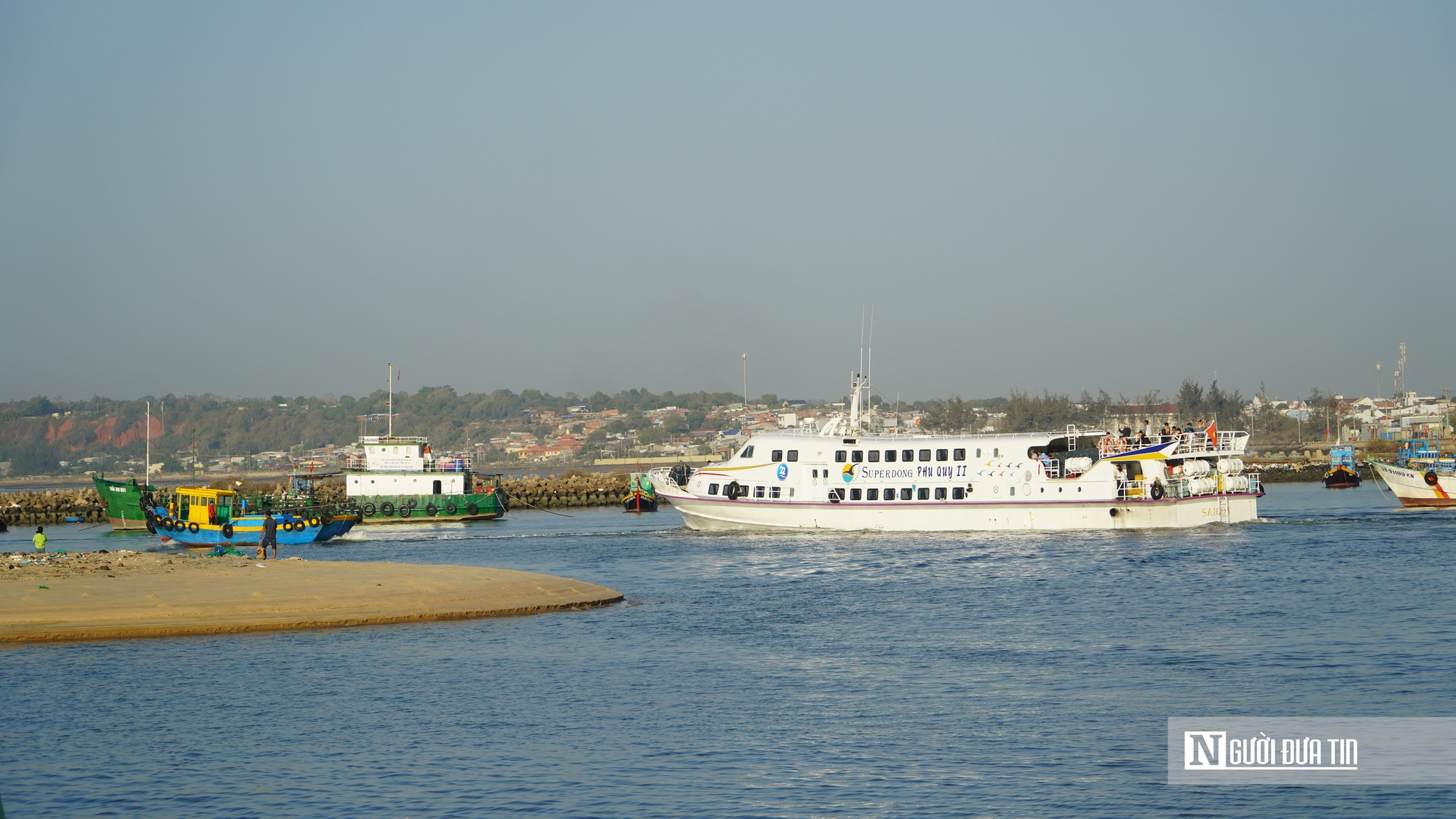 Lâm Đồng: Cửa biển Phan Thiết bồi lấp nghiêm trọng, tàu cao tốc “vật lộn” ra vào cảng- Ảnh 8. Lâm Đồng: Cửa biển Phan Thiết bồi lấp nghiêm trọng, tàu cao tốc “vật lộn” ra vào cảng- Ảnh 8.