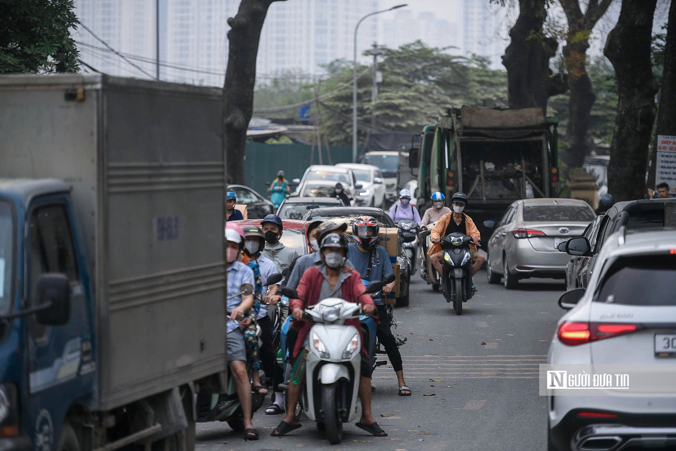 Hà Nội: Người dân ngán ngẩm sống chung với bụi bẩn, ô nhiễm- Ảnh 13.