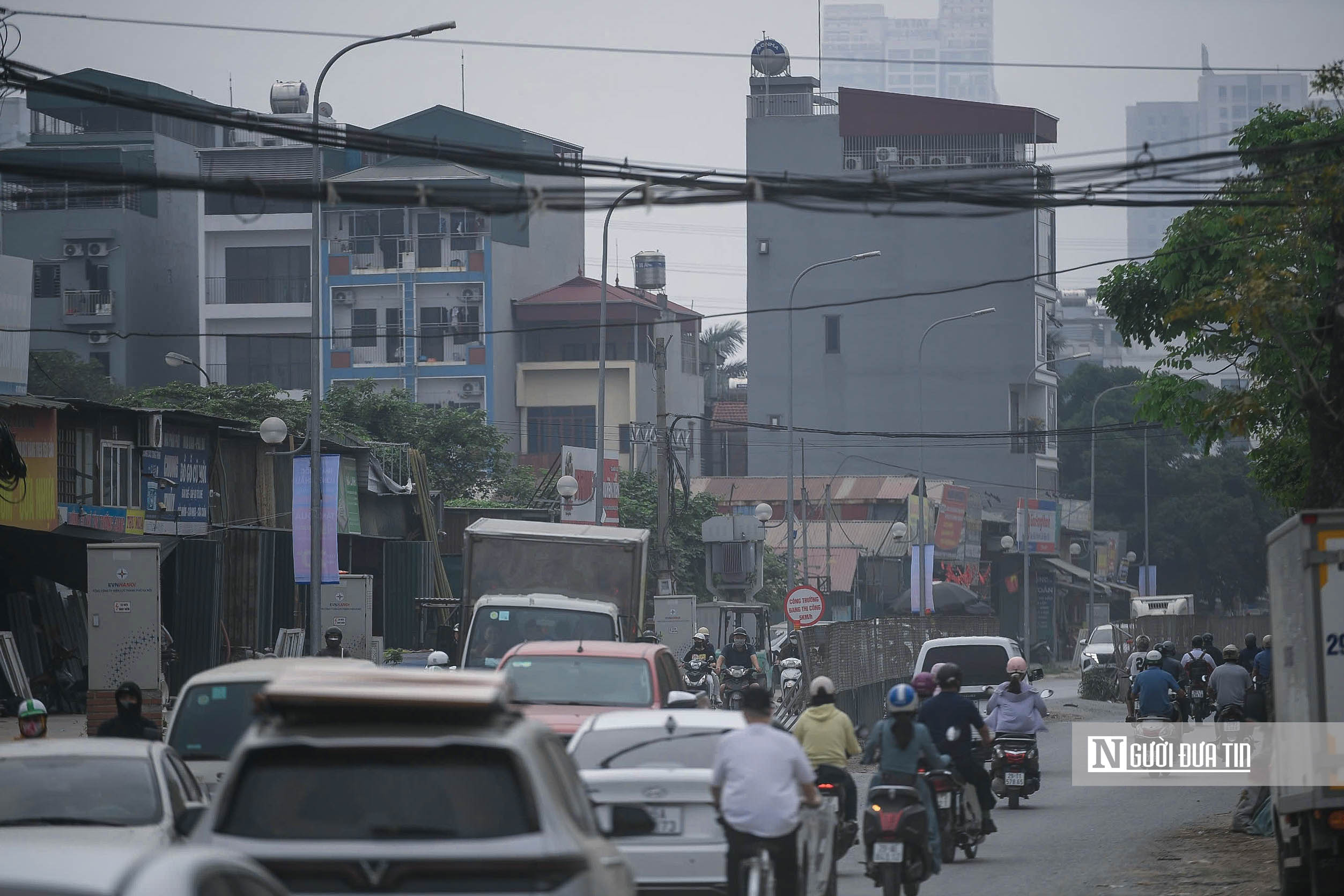 Hà Nội: Người dân ngán ngẩm sống chung với bụi bẩn, ô nhiễm- Ảnh 3.