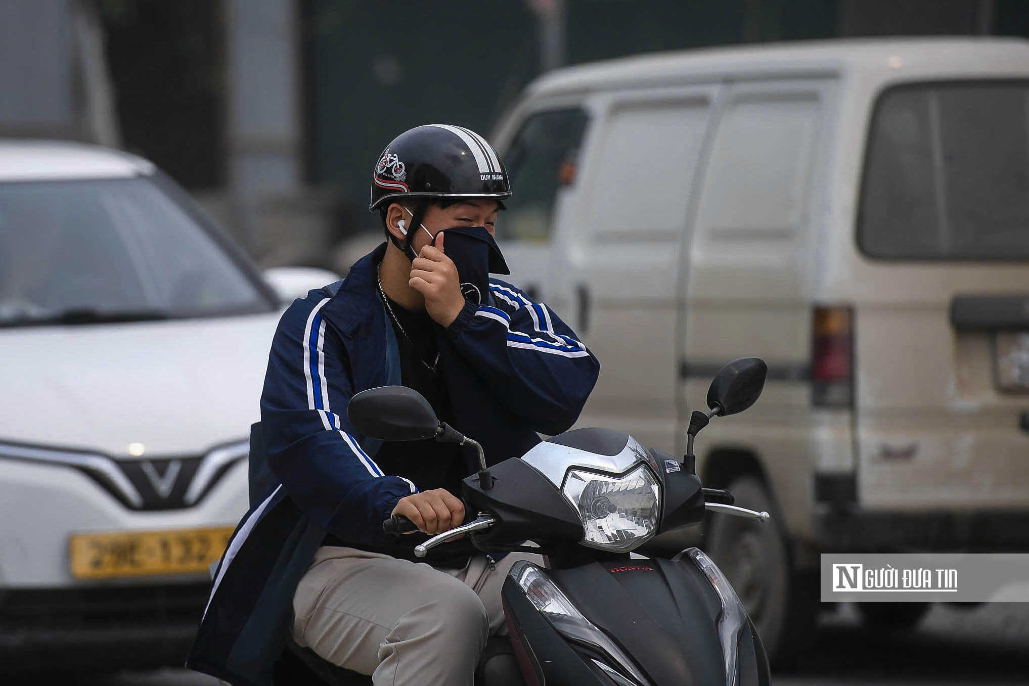 Hà Nội: Người dân ngán ngẩm sống chung với bụi bẩn, ô nhiễm- Ảnh 9.