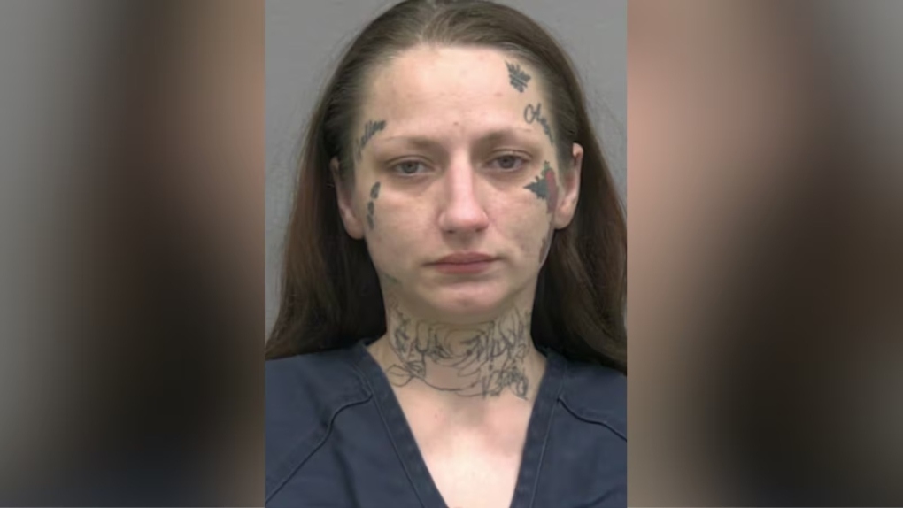 Pha sữa cho con bằng nước rửa kim tiêm ma túy, người mẹ bị bắt - Ảnh 1.