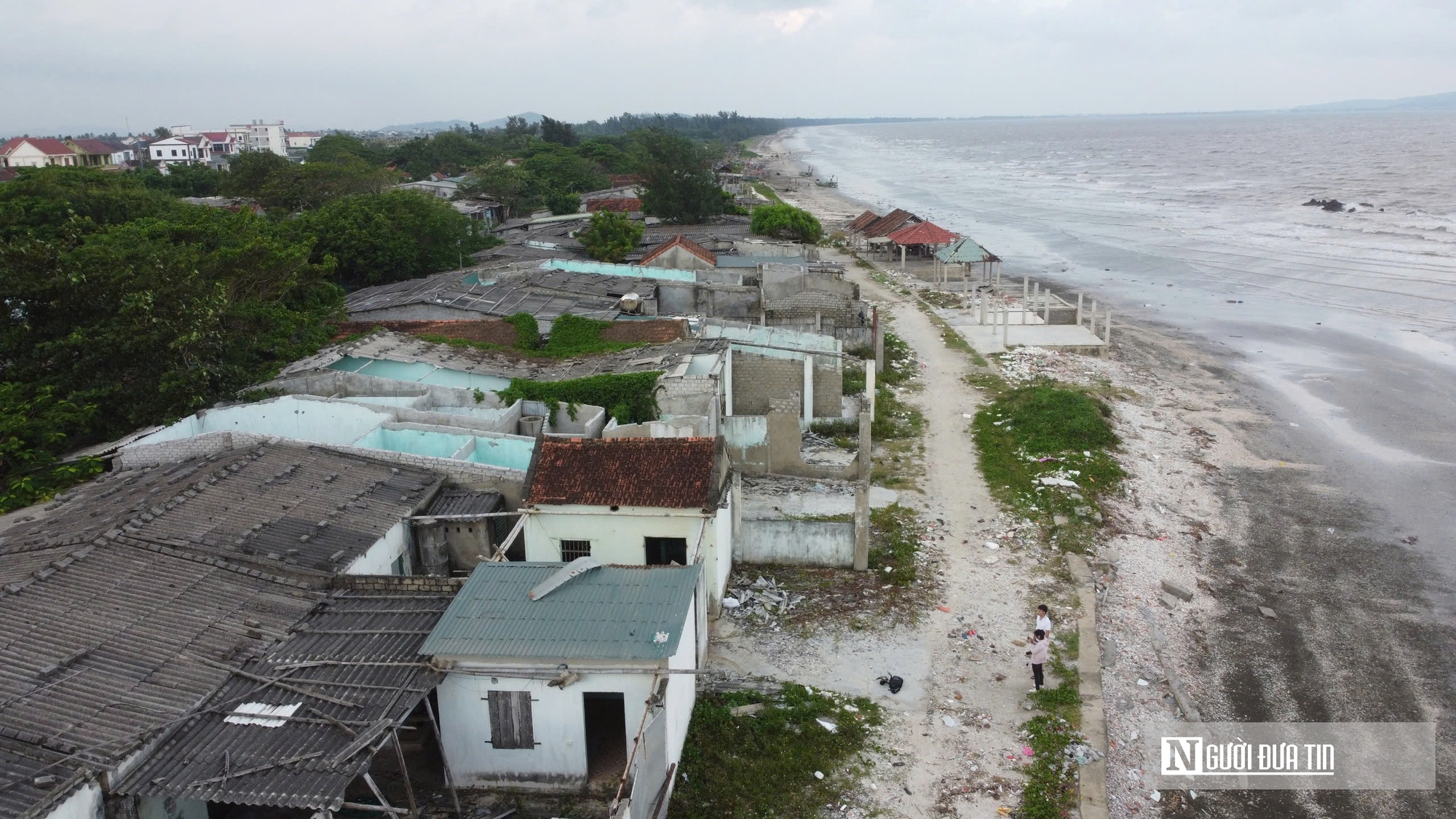 Giải toả h&agrave;ng loạt ki ốt nhếch nh&aacute;c ở &ldquo;thi&ecirc;n đường sung sướng&rdquo; H&ograve;n C&acirc;u- Ảnh 1.