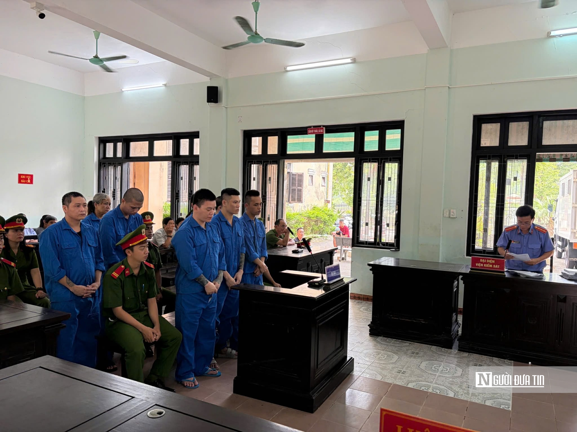 Mua b&aacute;n tr&aacute;i ph&eacute;p số lượng lớn ma t&uacute;y, 8 bị c&aacute;o ở Huế trả gi&aacute; đắt- Ảnh 1.