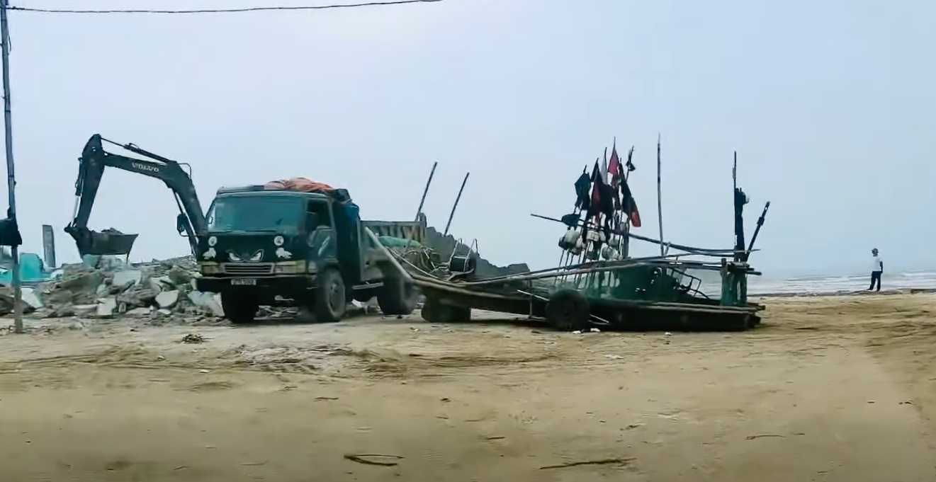 Giải toả h&agrave;ng loạt ki ốt nhếch nh&aacute;c ở &ldquo;thi&ecirc;n đường sung sướng&rdquo; H&ograve;n C&acirc;u- Ảnh 2.