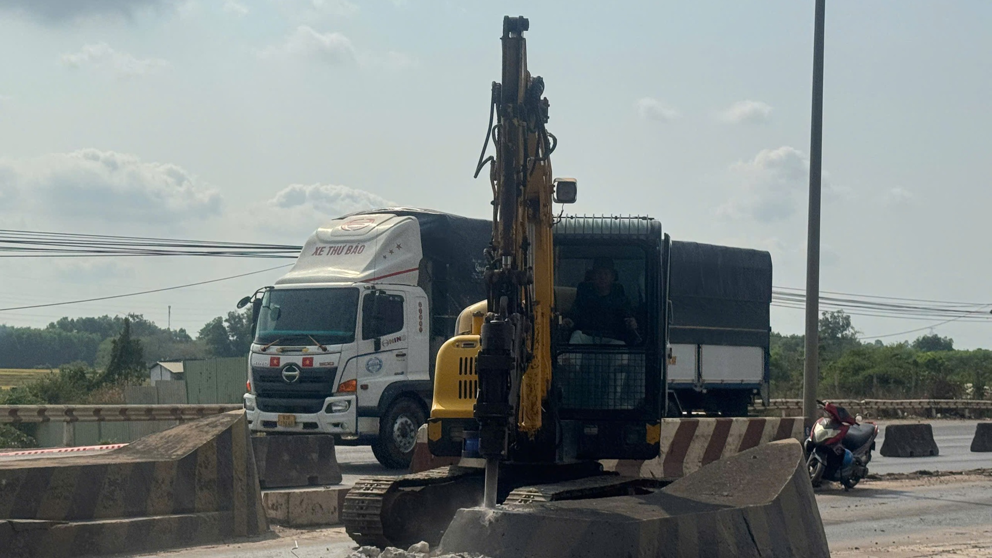 Tháo dỡ trạm thu phí “án ngữ” trên QL51, trả lại mặt đường thông thoáng cho cửa ngõ Đồng Nai- Ảnh 14.