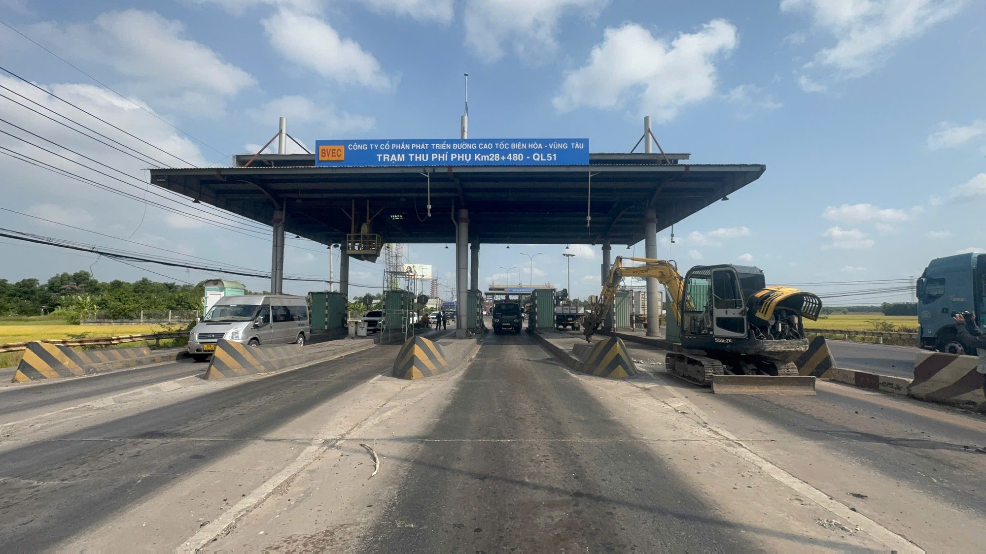 Tháo dỡ trạm thu phí “án ngữ” trên QL51, trả lại mặt đường thông thoáng cho cửa ngõ Đồng Nai- Ảnh 17.
