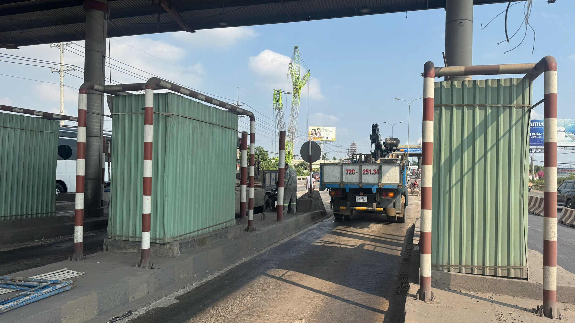 Tháo dỡ trạm thu phí “án ngữ” trên QL51, trả lại mặt đường thông thoáng cho cửa ngõ Đồng Nai- Ảnh 6.