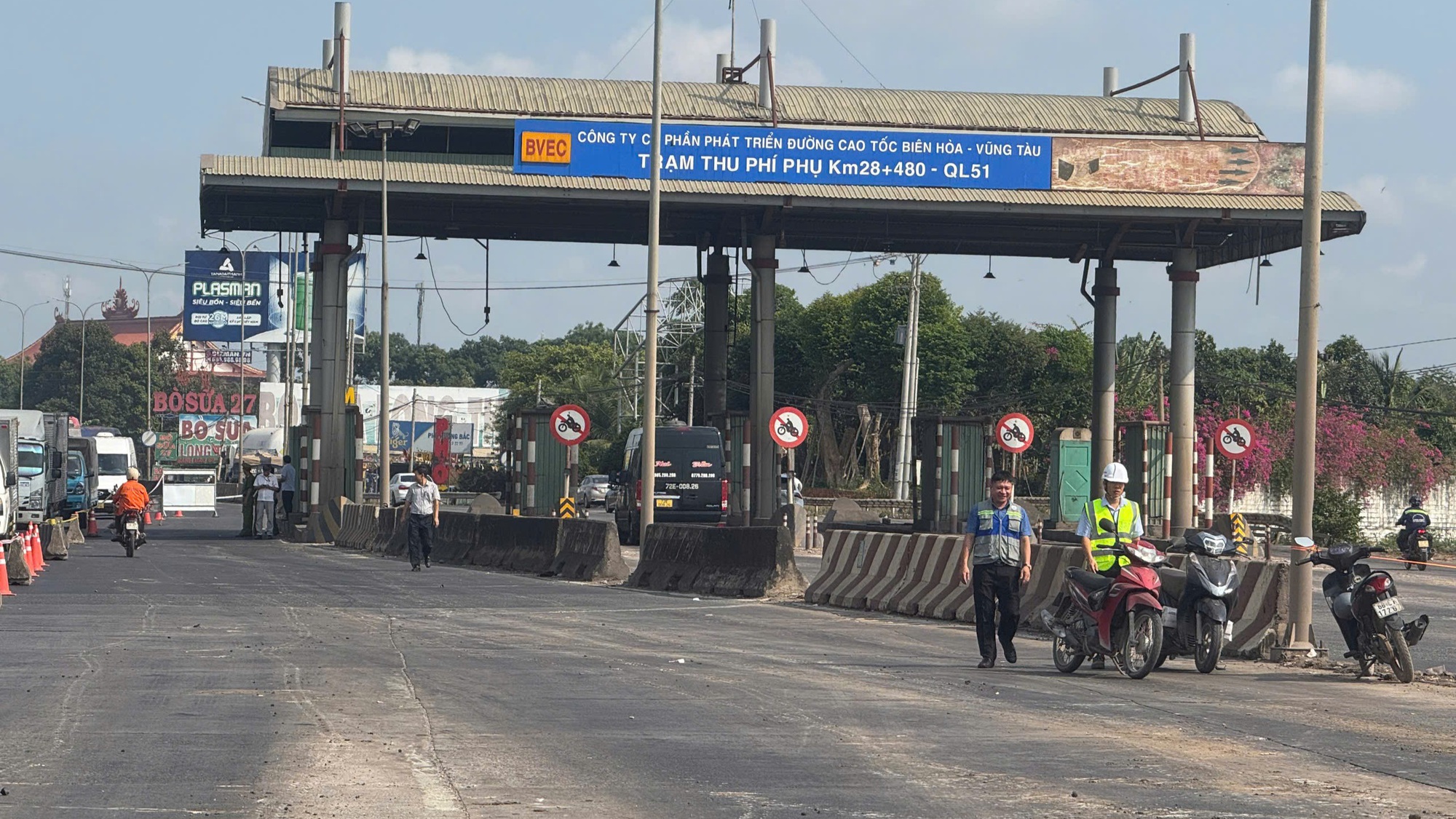 Tháo dỡ trạm thu phí “án ngữ” trên QL51, trả lại mặt đường thông thoáng cho cửa ngõ Đồng Nai- Ảnh 3.