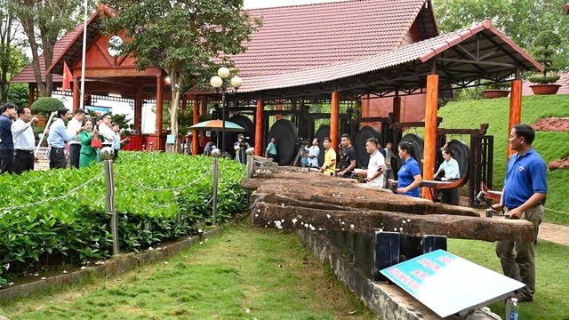 Đ&aacute;nh thức &ldquo;hồn cốt&rdquo; S&oacute;c Bom Bo: Khi di sản văn h&oacute;a S&rsquo;ti&ecirc;ng trở th&agrave;nh động lực ph&aacute;t triển du lịch bền vững- Ảnh 5.