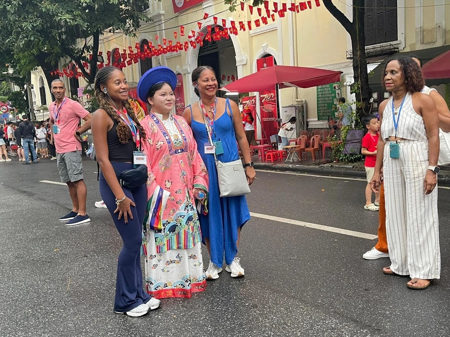 Việt Nam lọt top điểm đến an toàn nhất cho phụ nữ du lịch một mình - Ảnh 2.