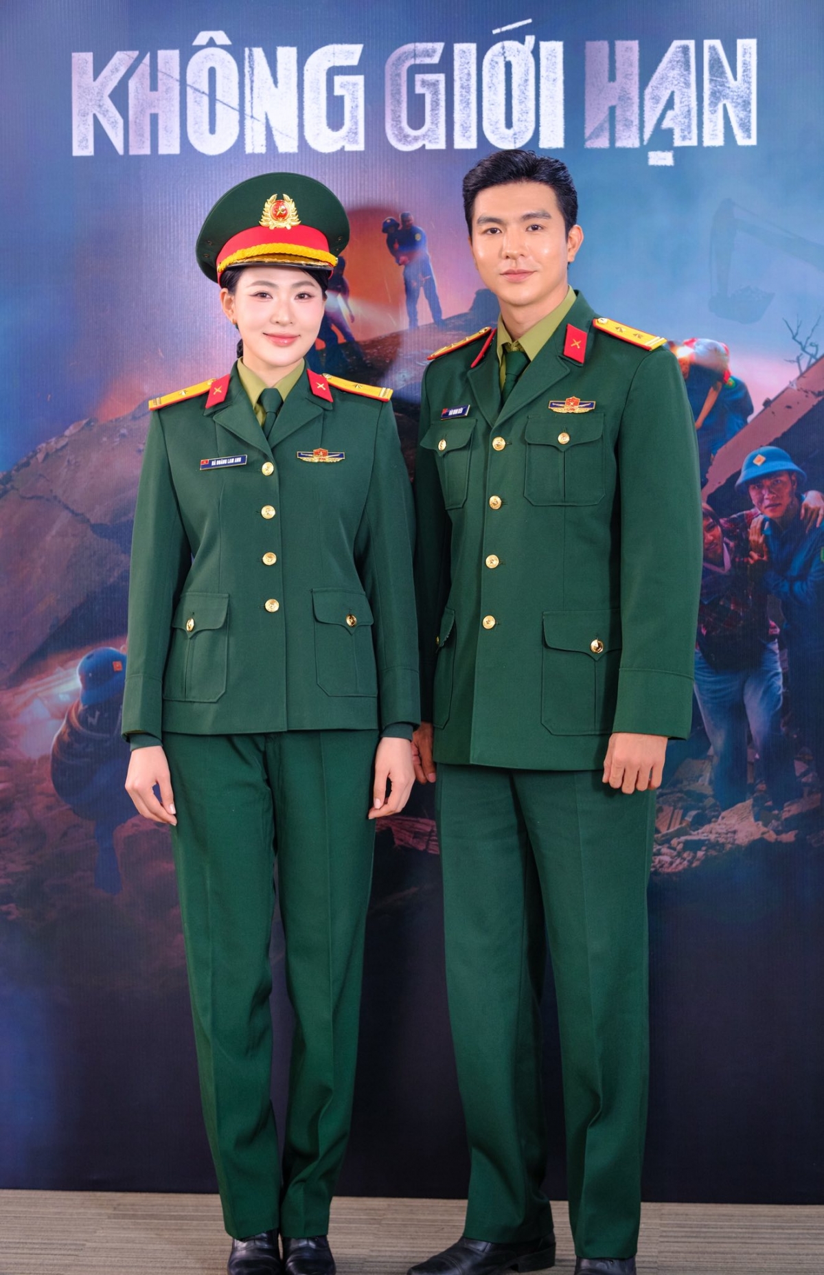 Cặp tình nhân đăng ảnh 