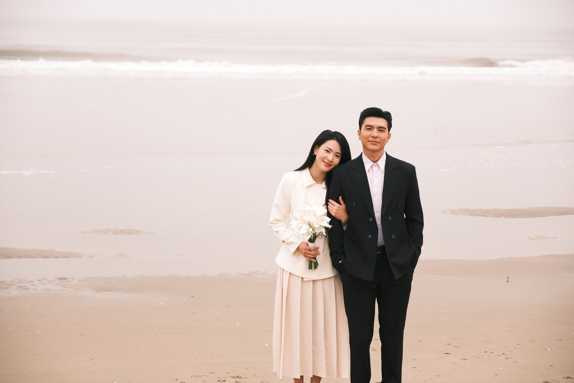 Cặp tình nhân đăng ảnh 