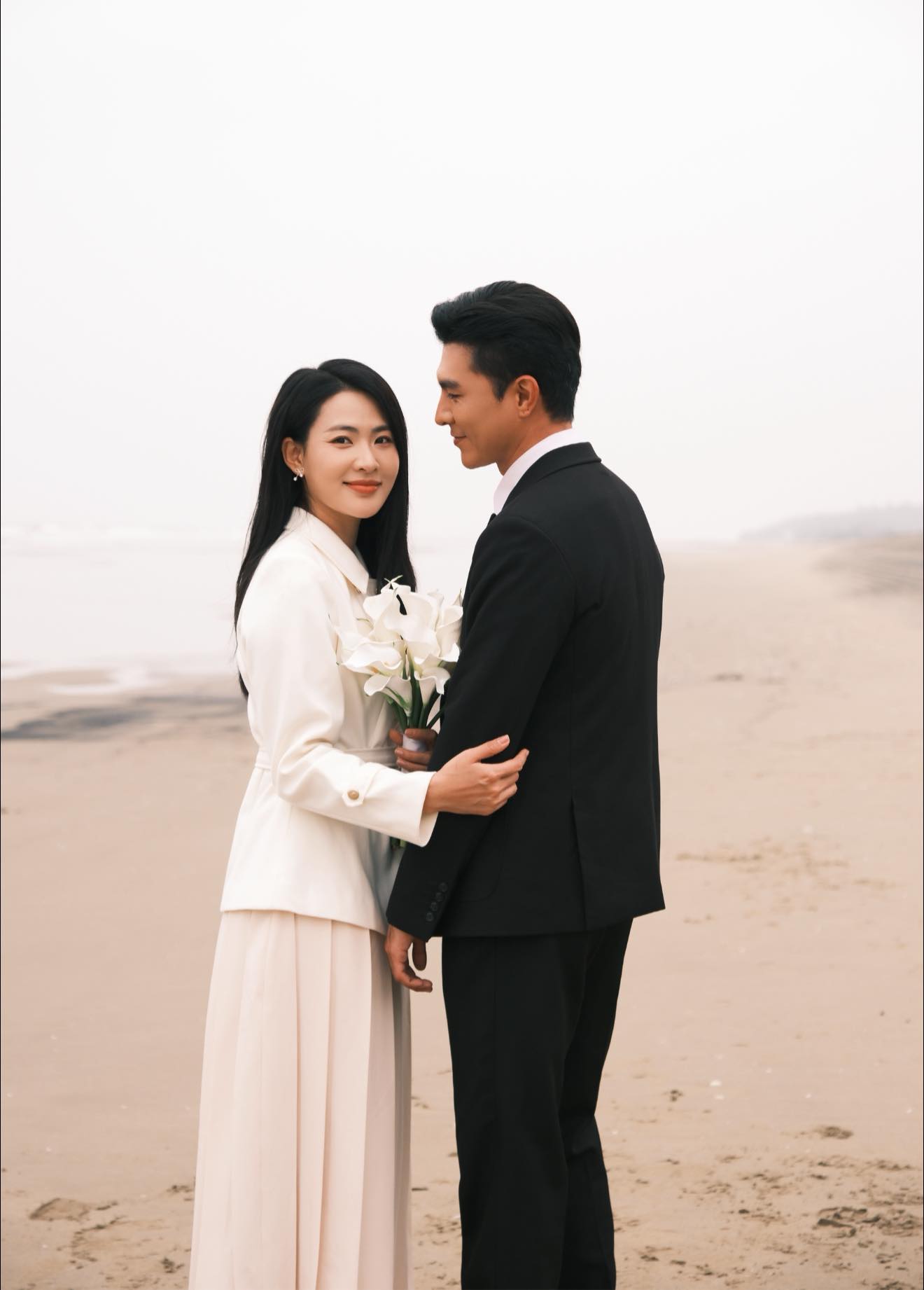 Cặp tình nhân đăng ảnh 