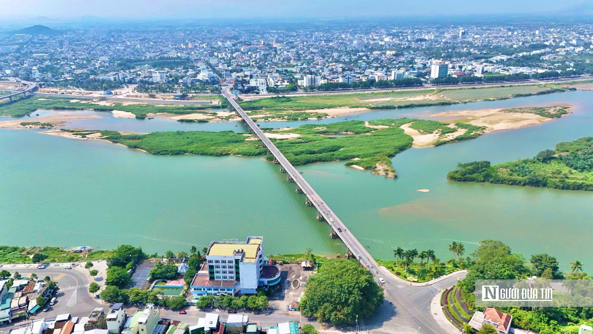 Kh&aacute;ch sạn 30 năm tuổi ở Quảng Ng&atilde;i sẽ bị giải tỏa để x&acirc;y mới cầu gần 2.200 tỷ- Ảnh 1.