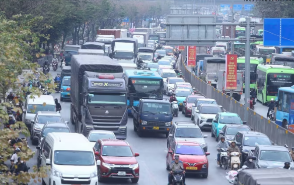 H&agrave; Nội đề xuất &ldquo;cởi tr&oacute;i&rdquo; xe b&aacute;n tải, xe hợp đồng: Pickup c&oacute; thể chạy như &ocirc; t&ocirc; con - Ảnh 2.