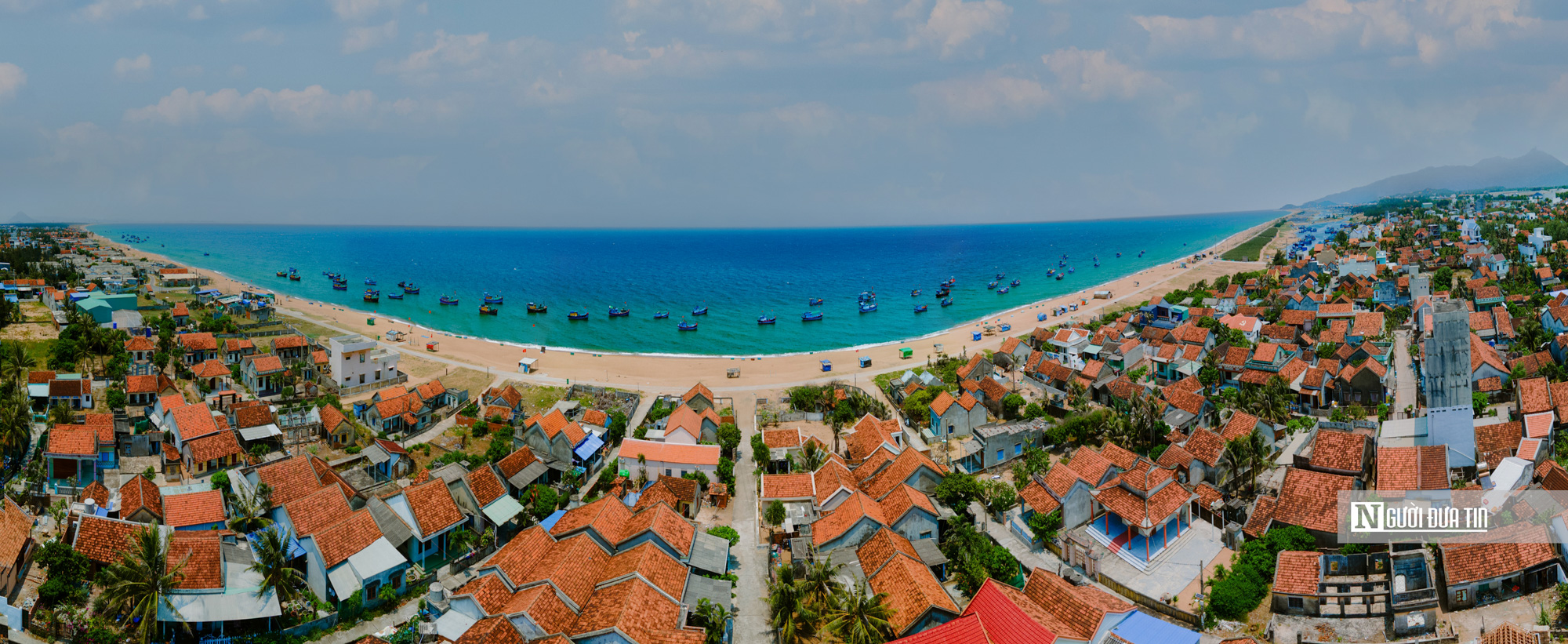 Ng&ocirc;i l&agrave;ng m&aacute;i đỏ ở Đắk Lắk trong &ldquo;Hẹn em ng&agrave;y nhật thực&rdquo; h&uacute;t kh&aacute;ch- Ảnh 1.