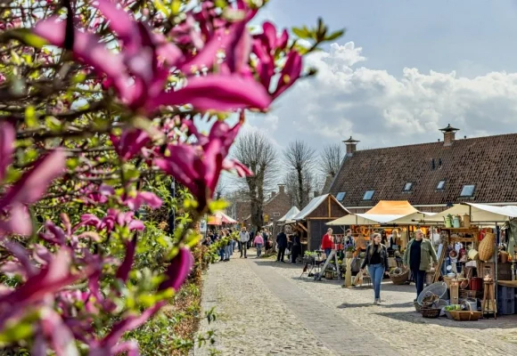 Khung cảnh y&ecirc;n b&igrave;nh ở ng&ocirc;i l&agrave;ng độc đ&aacute;o, c&oacute; tuổi đời h&agrave;ng trăm năm - Ảnh 5.