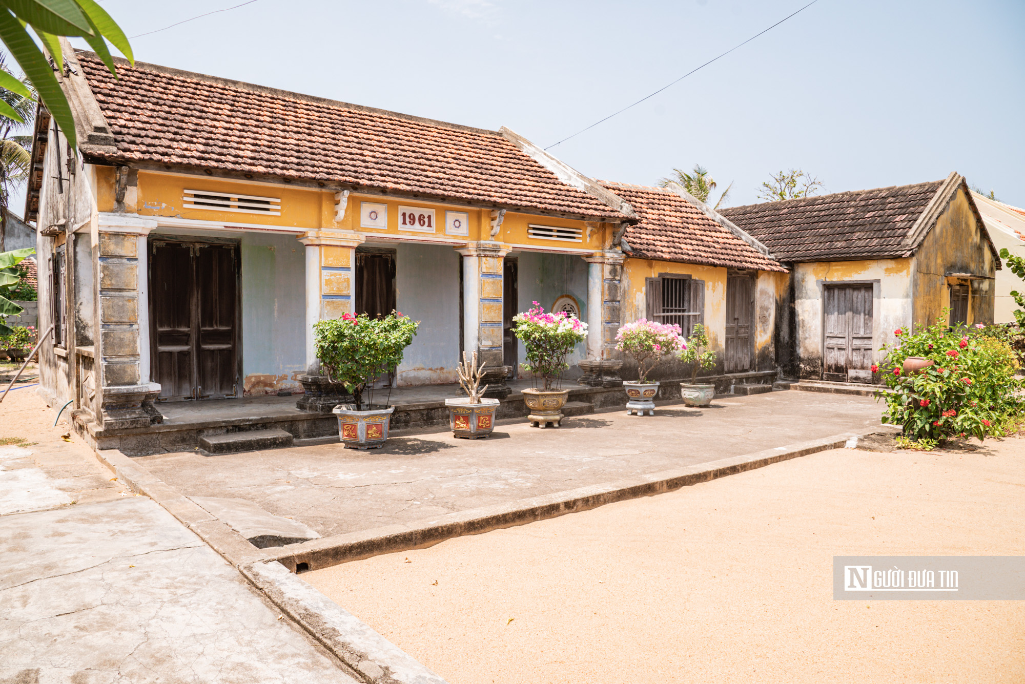 Ng&ocirc;i l&agrave;ng m&aacute;i đỏ ở Đắk Lắk trong &ldquo;Hẹn em ng&agrave;y nhật thực&rdquo; h&uacute;t kh&aacute;ch- Ảnh 8.