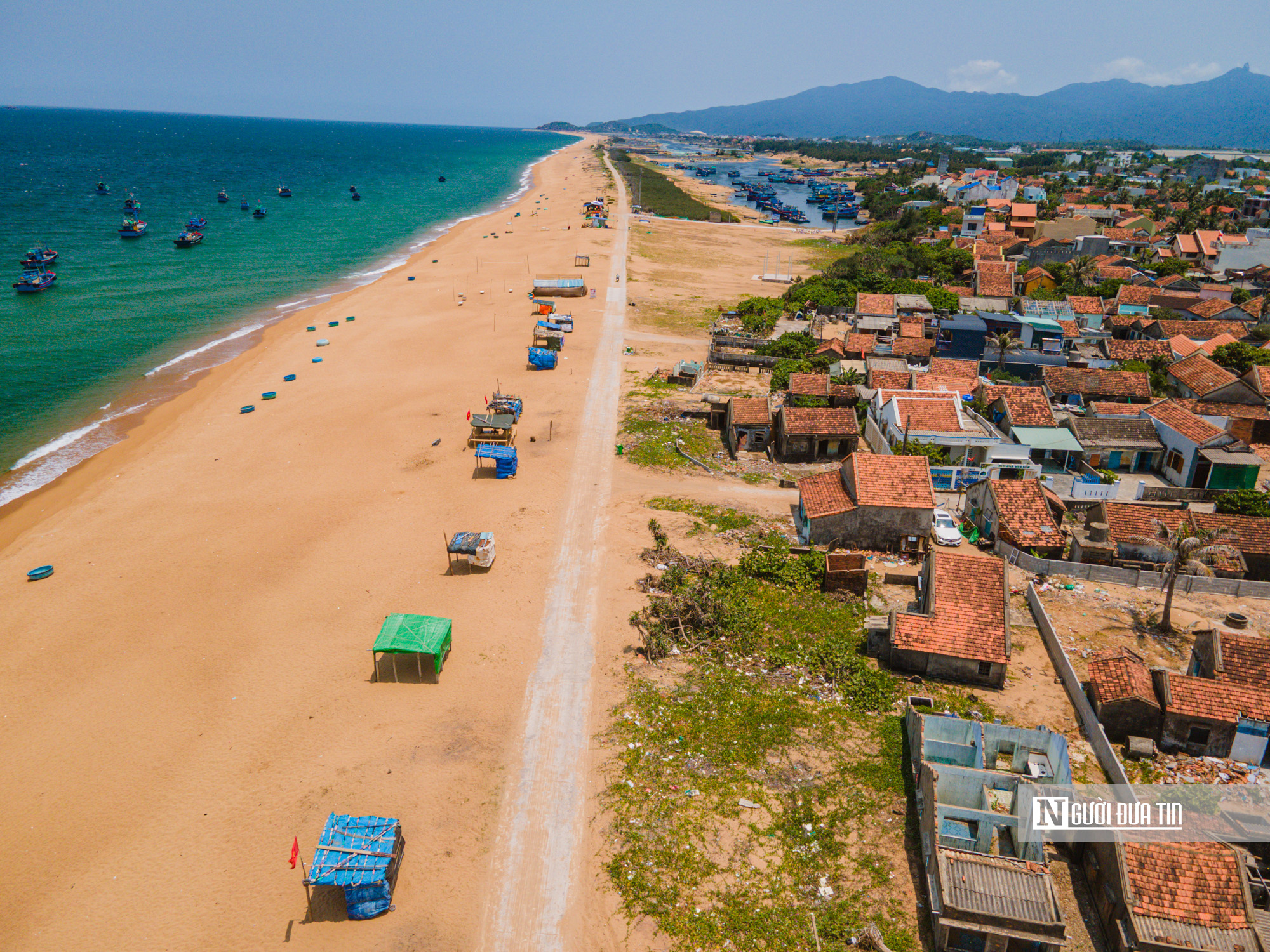 Ng&ocirc;i l&agrave;ng m&aacute;i đỏ ở Đắk Lắk trong &ldquo;Hẹn em ng&agrave;y nhật thực&rdquo; h&uacute;t kh&aacute;ch- Ảnh 9.