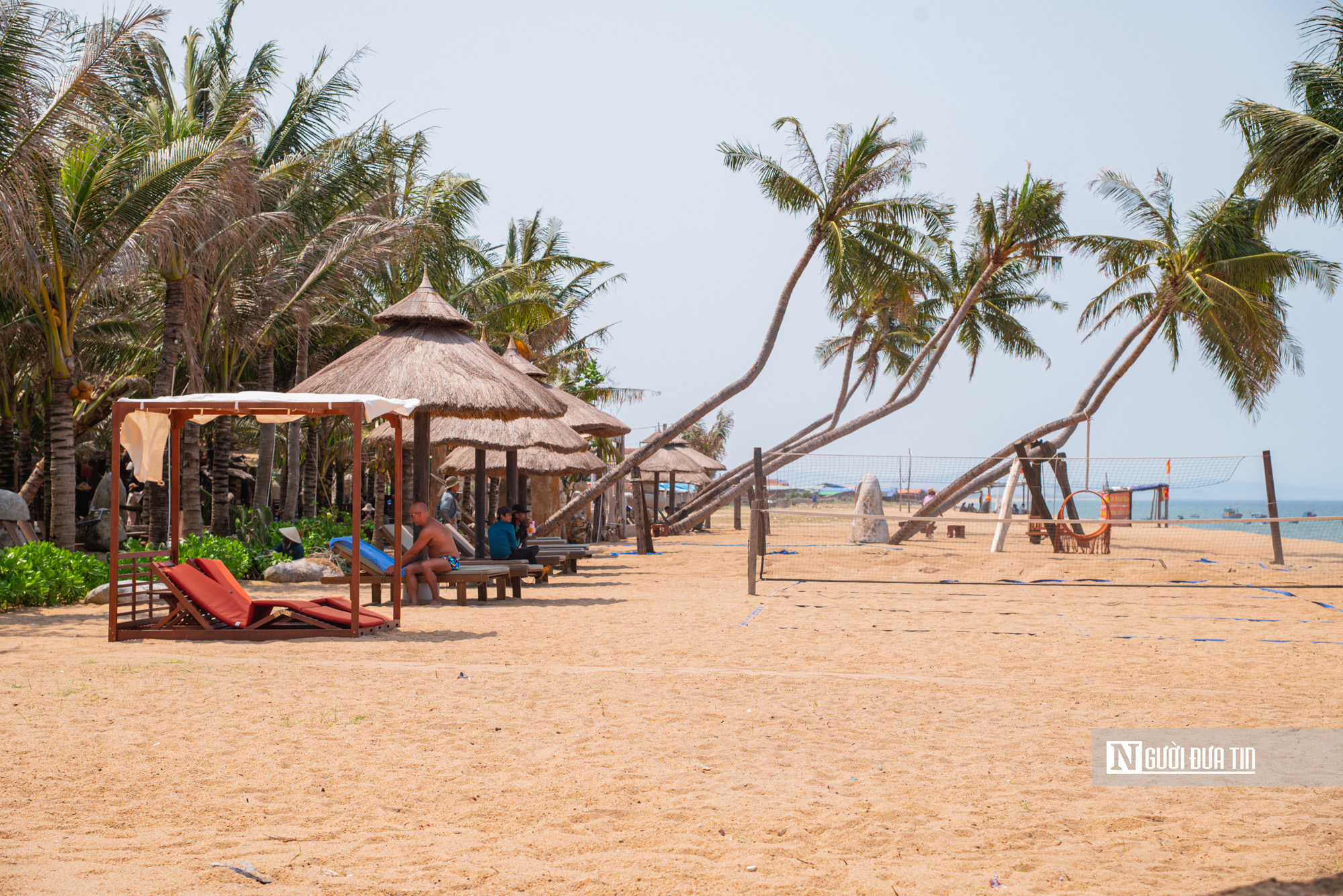 Ng&ocirc;i l&agrave;ng m&aacute;i đỏ ở Đắk Lắk trong &ldquo;Hẹn em ng&agrave;y nhật thực&rdquo; h&uacute;t kh&aacute;ch- Ảnh 10.