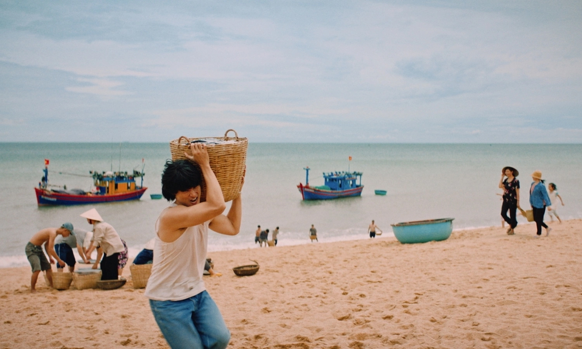 Ng&ocirc;i l&agrave;ng m&aacute;i đỏ ở Đắk Lắk trong &ldquo;Hẹn em ng&agrave;y nhật thực&rdquo; h&uacute;t kh&aacute;ch- Ảnh 13.