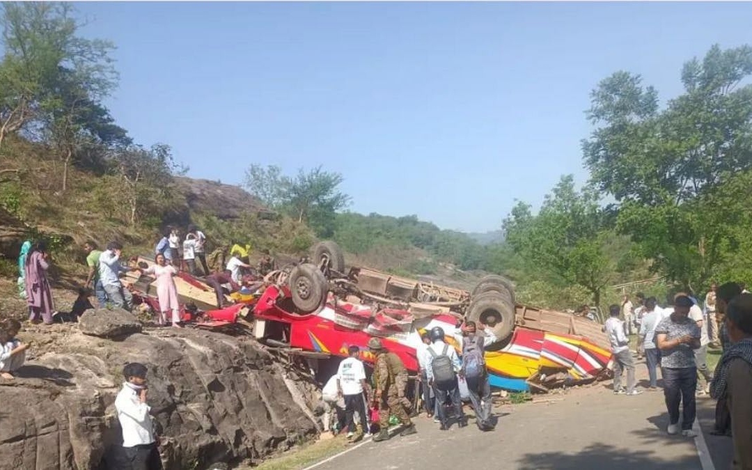 Thảm kịch xe buýt rơi xuống vực ở Ấn Độ: Ít nhất 22 người tử vong, nhiều người nguy kịch