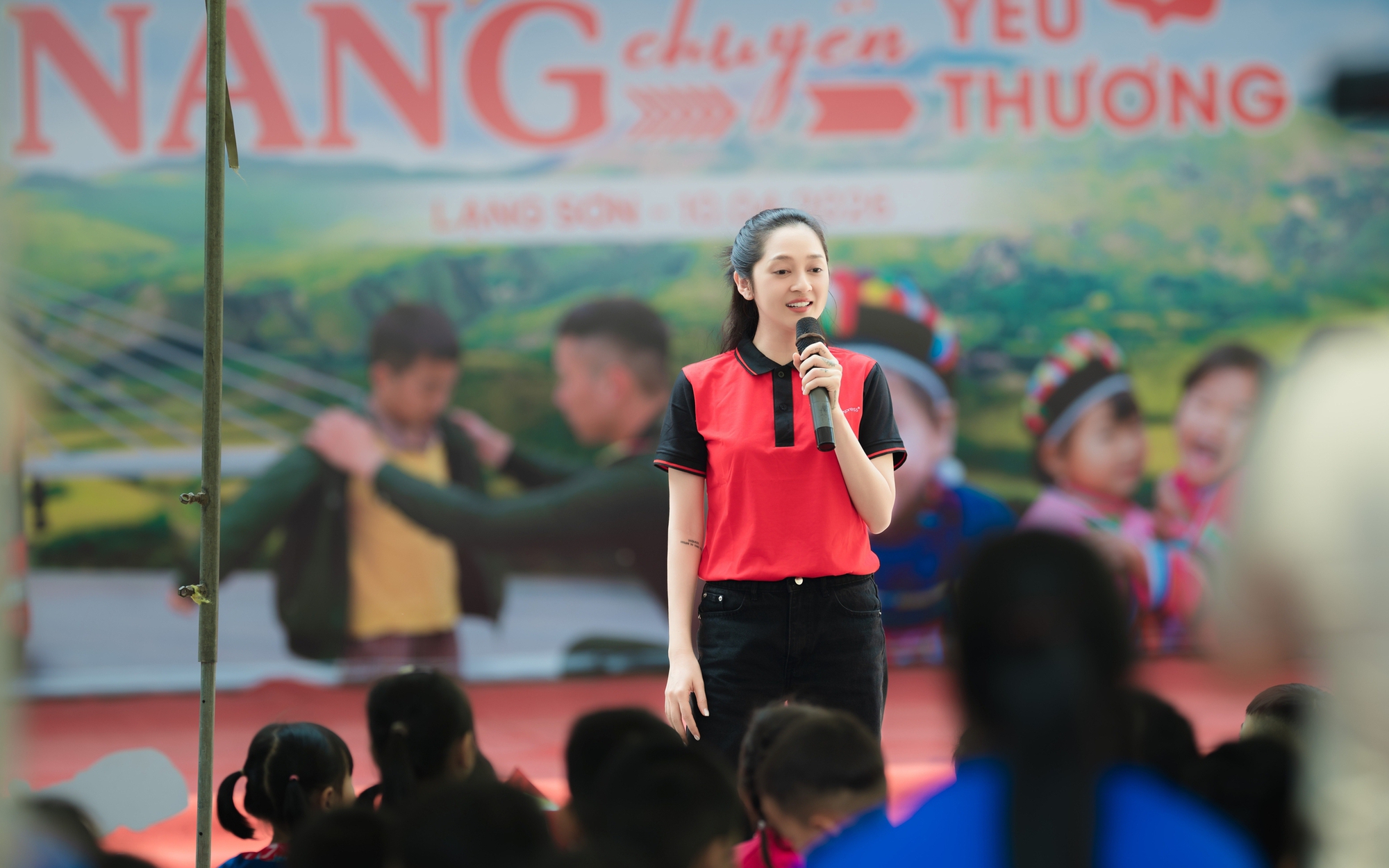 Ca sĩ Bảo Anh lan tỏa tinh thần yêu nước qua hành trình thiện nguyện vùng cao