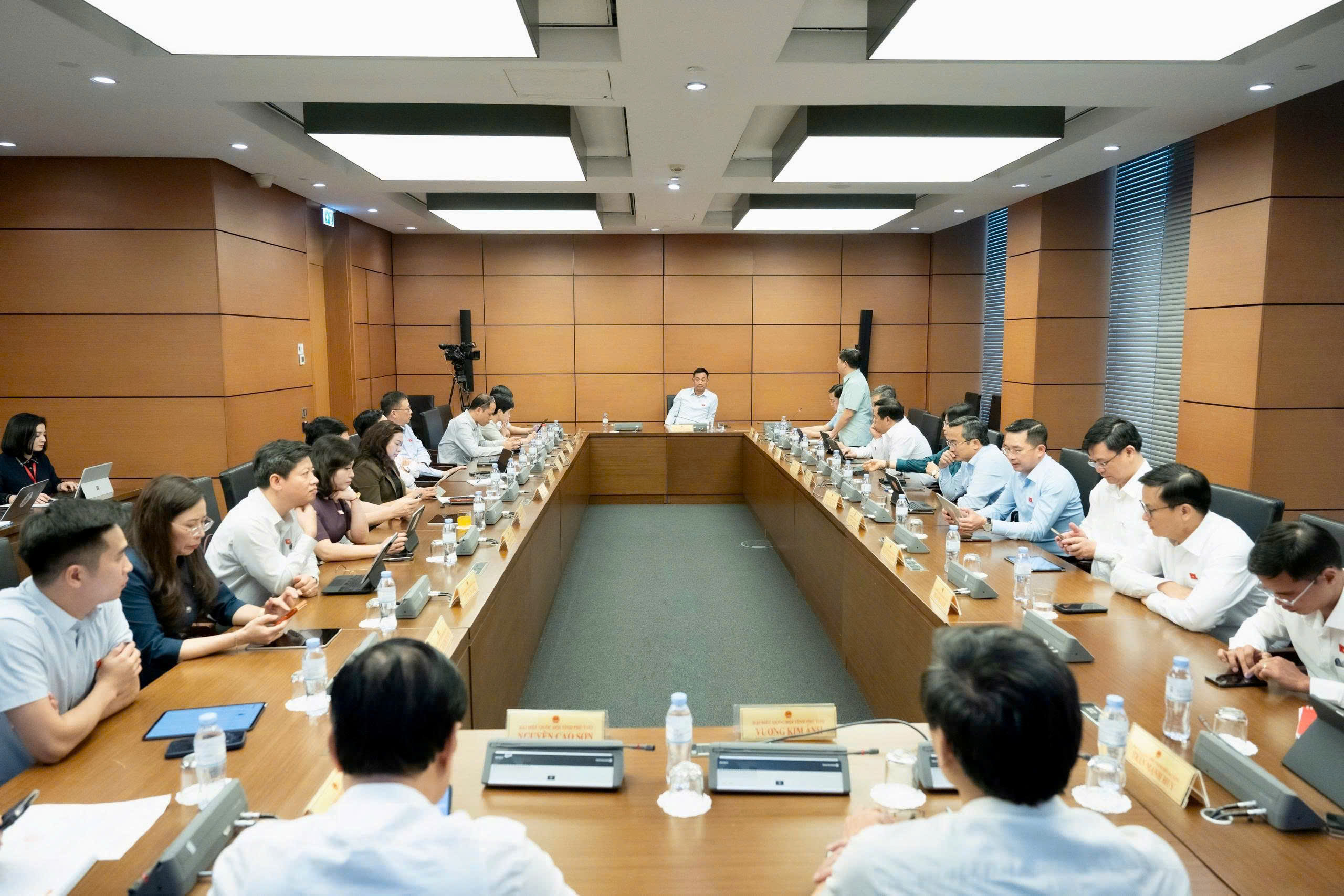 ĐBQH: Một gia đình nuôi 2 con ăn học thì mức giảm trừ gia cảnh 6,2 triệu đồng/người là không đủ- Ảnh 2.