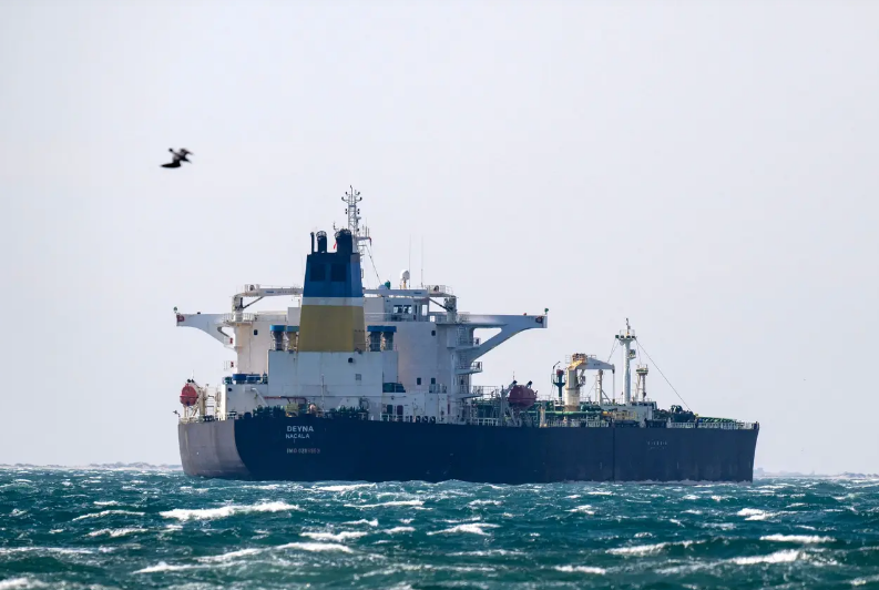 Tàu chở dầu nghi thuộc “hạm đội bóng tối” rời cảng Pháp sau khi nộp phạt- Ảnh 1.