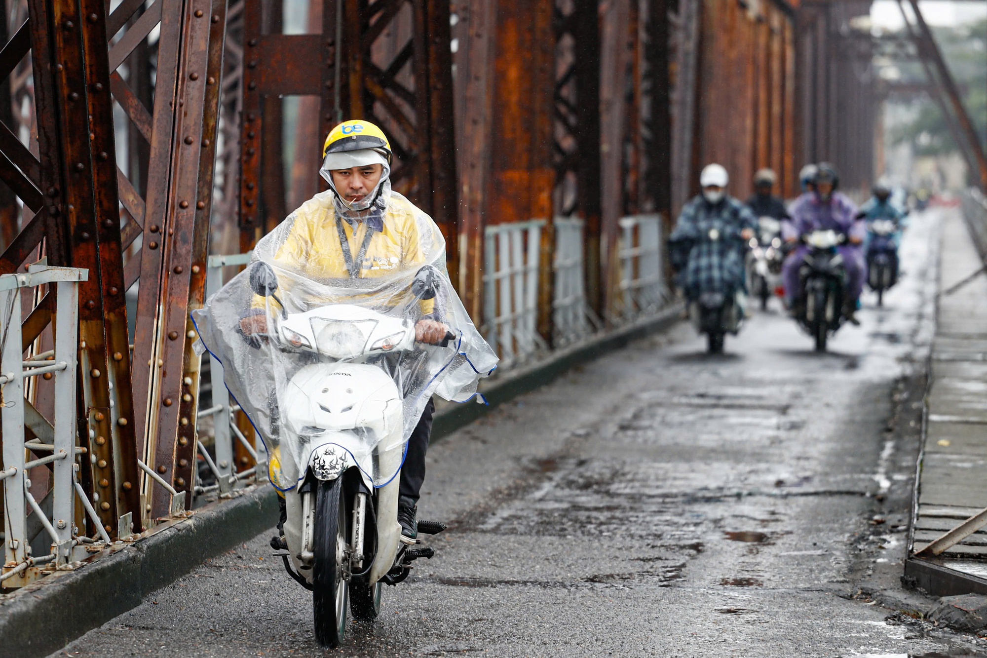 Dự báo thời tiết 21/4: Miền Bắc đón không khí lạnh tăng cường gây mưa dông trên diện rộng... - Ảnh 1.