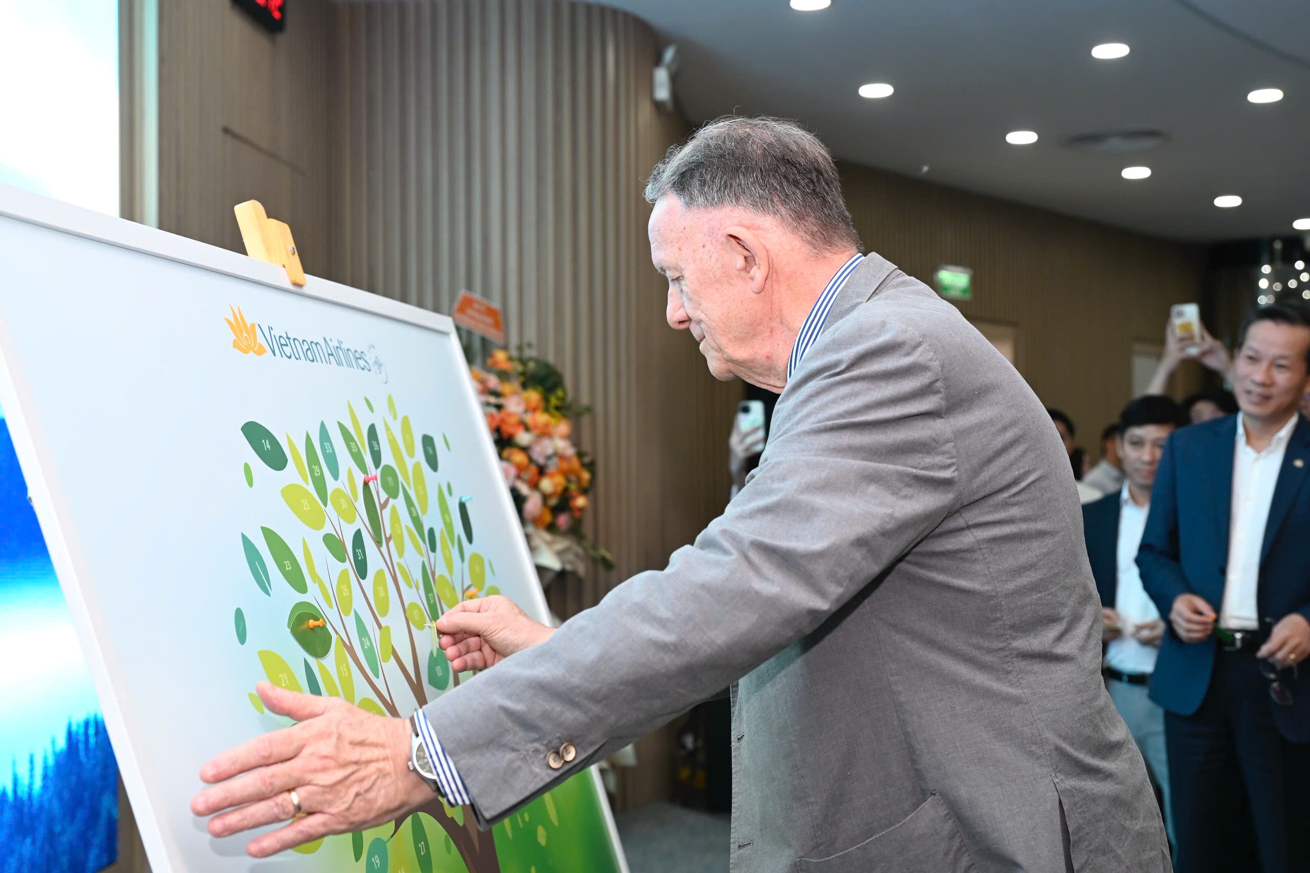 Vietnam Airlines ra mắt 