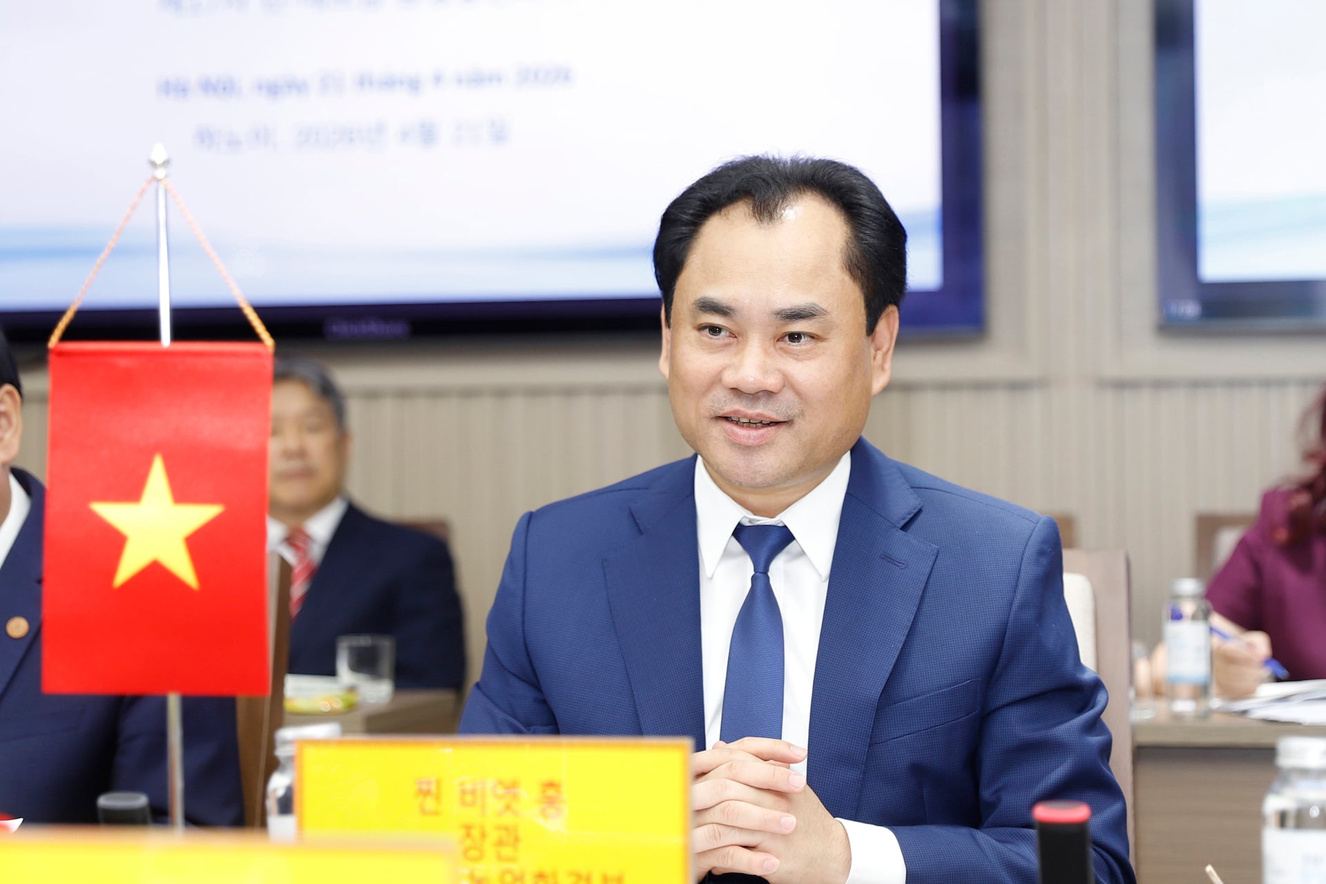 Bộ trưởng Bộ N&ocirc;ng nghiệp v&agrave; M&ocirc;i trường: Việt - H&agrave;n hướng tới h&igrave;nh mẫu hợp t&aacute;c xanh- Ảnh 2.