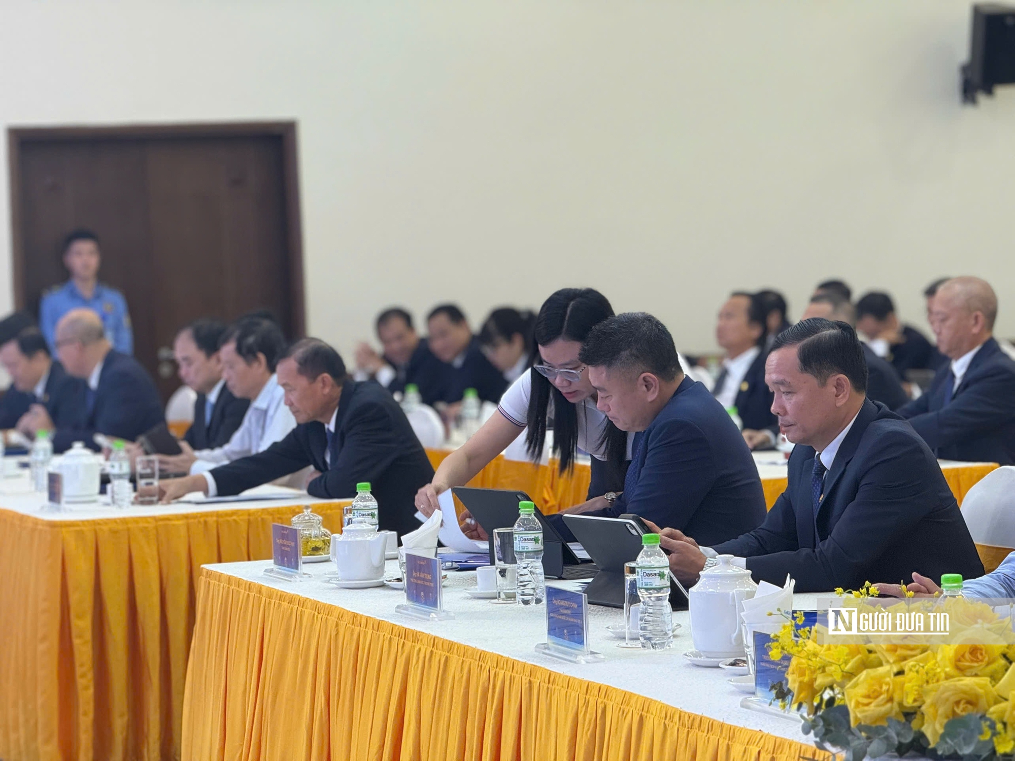 &Ocirc;ng Dương C&ocirc;ng Minh v&agrave; Nguyễn Đức Thụy c&ugrave;ng xuất hiện tại ĐHĐCĐ Sacombank- Ảnh 1.