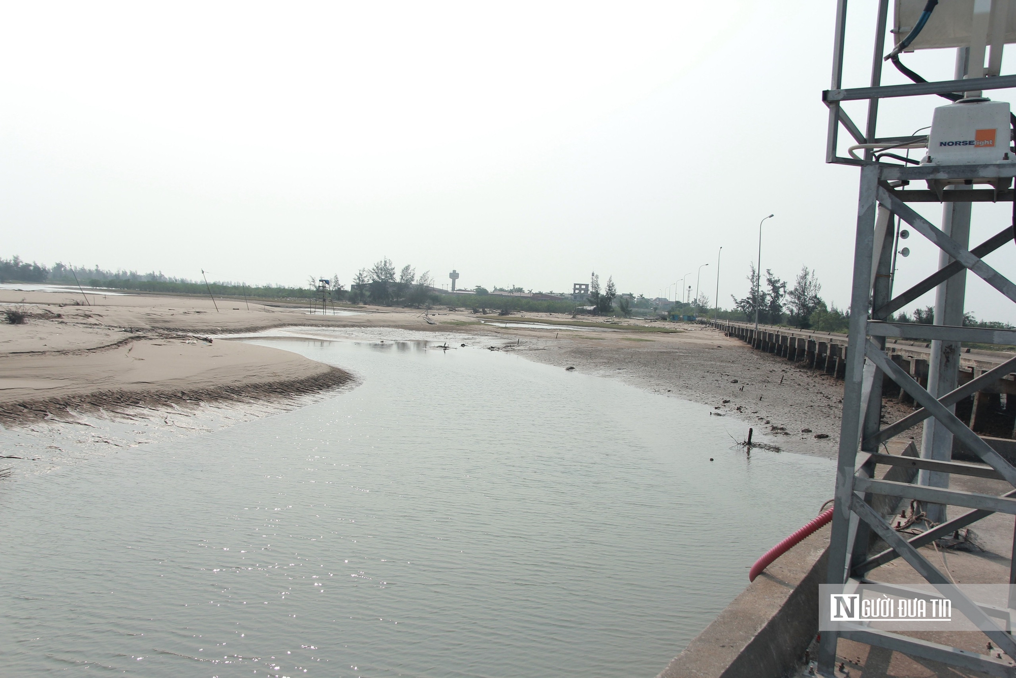 Cận cảnh cảng c&aacute; bị bồi lắng nghi&ecirc;m trọng, t&agrave;u thuyền kh&ocirc;ng thể cập bến- Ảnh 5.